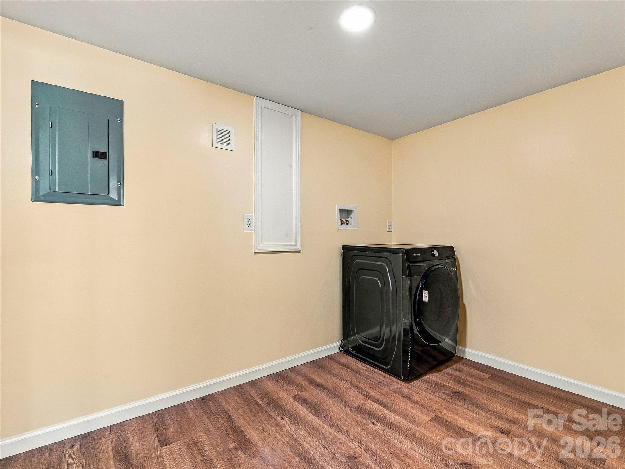 apartment - large laundry room - 33 Phipps Street, Weaverville
