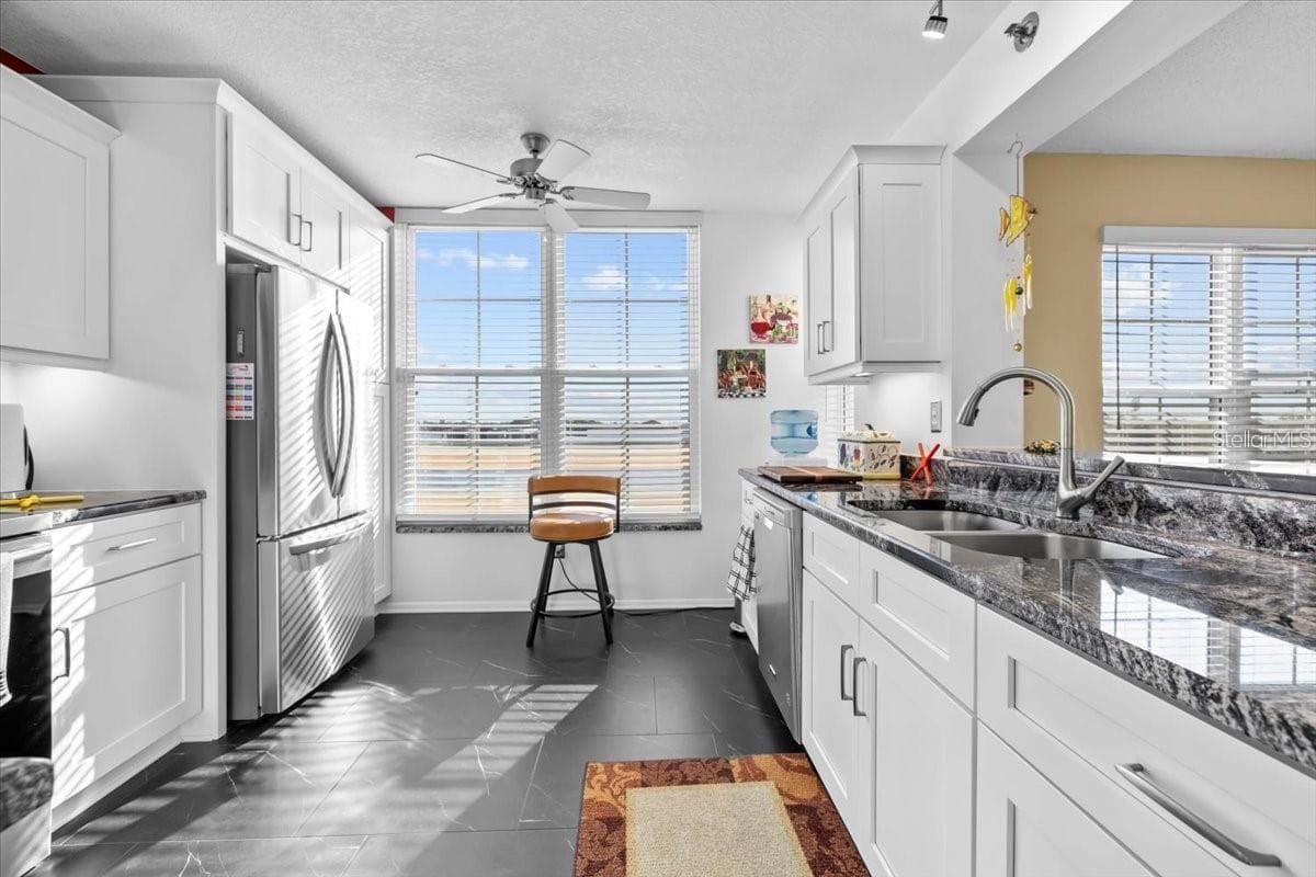 Condominium at 4460 FAIRWAYS BLVD #401, BRADENTON, photo 13 of 40