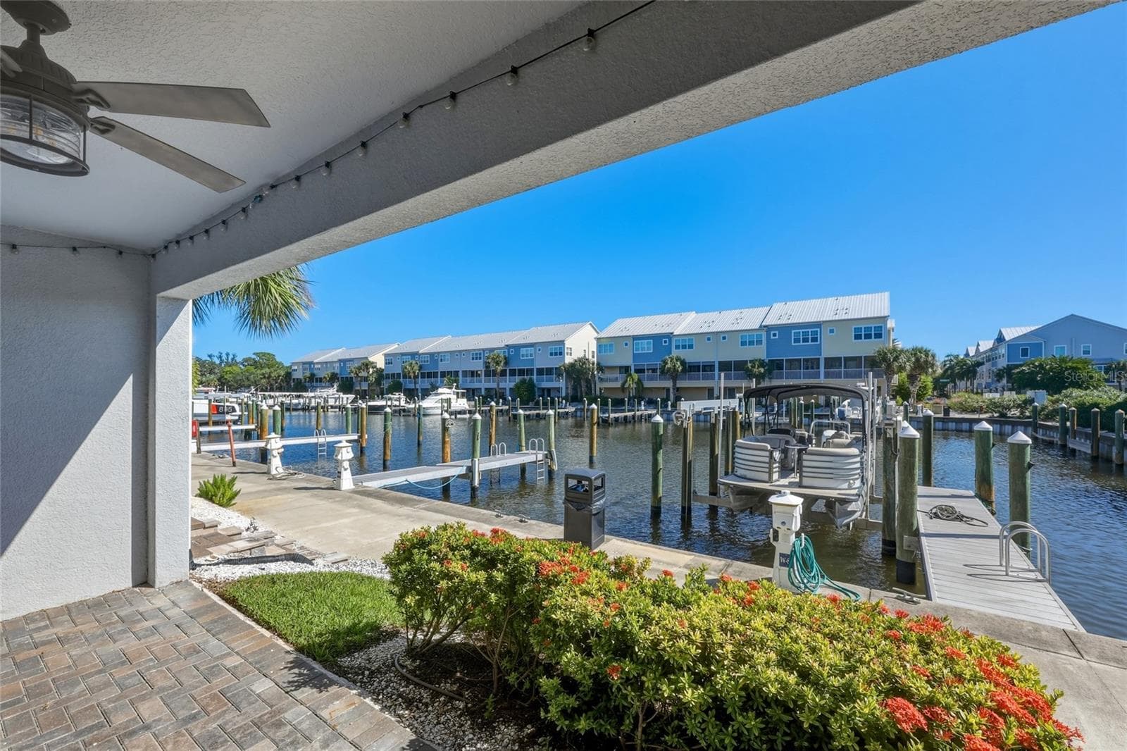 Back patio - 10 steps to the water/boat - 6072 MOORINGS DR S, ST PETERSBURG