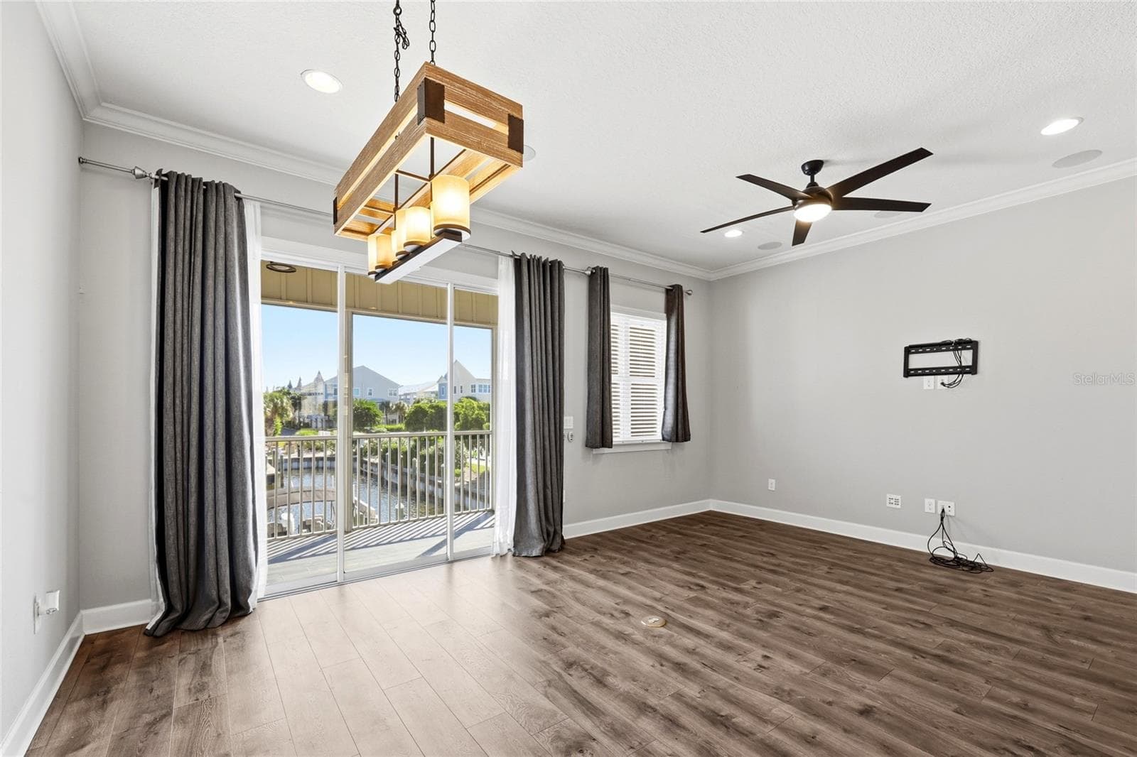 Living Room - water views - 6072 MOORINGS DR S, ST PETERSBURG