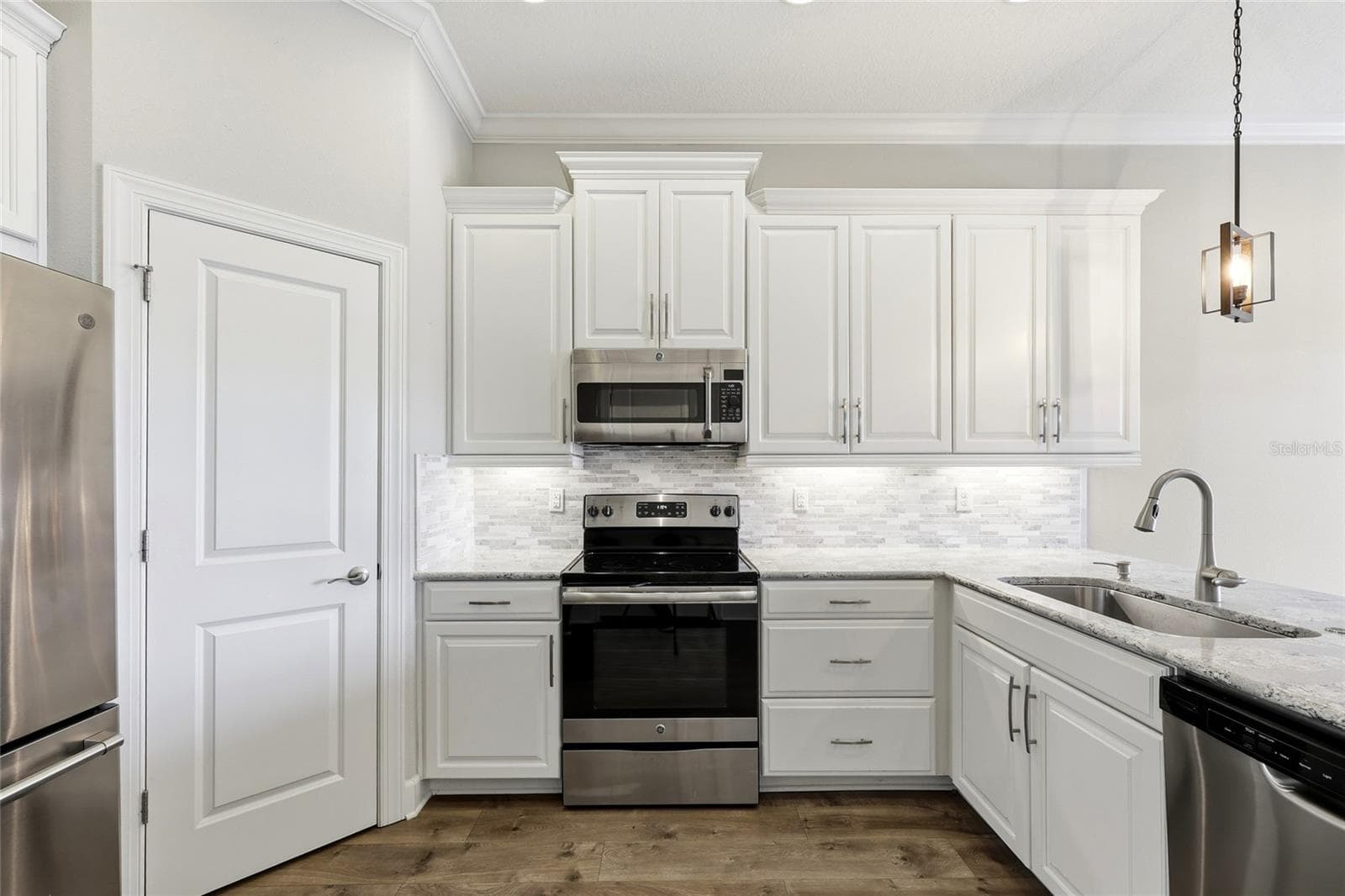 Townhouse at 6072 MOORINGS DR S, ST PETERSBURG, photo 12 of 64