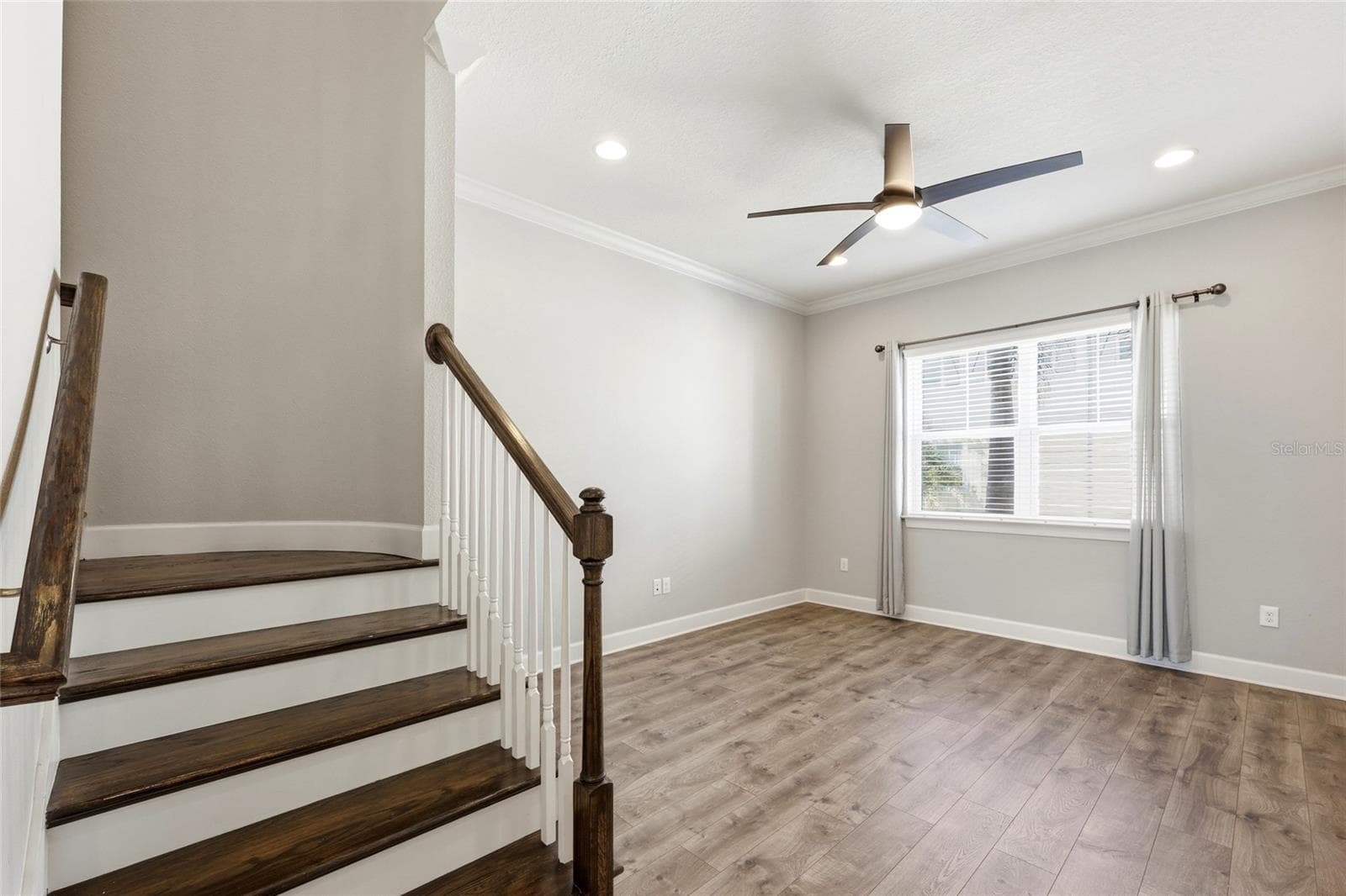 Real oak staircase - 6072 MOORINGS DR S, ST PETERSBURG