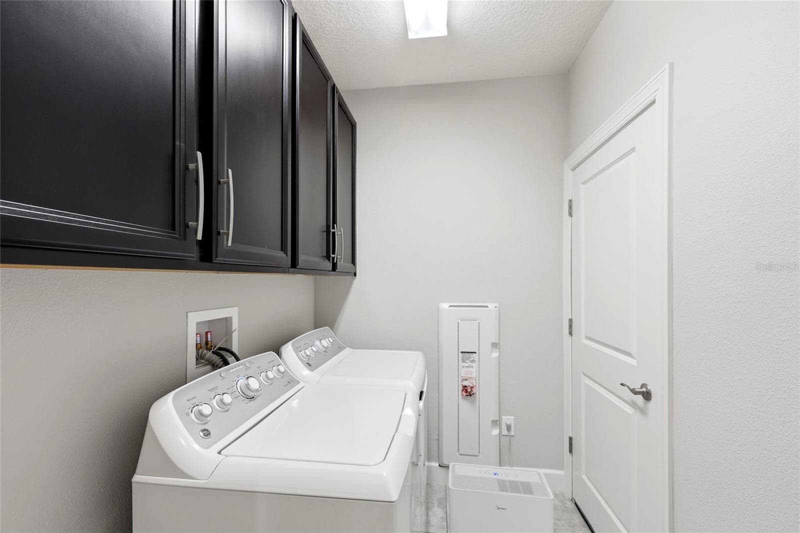 3 story laundry room - 6072 MOORINGS DR S, ST PETERSBURG
