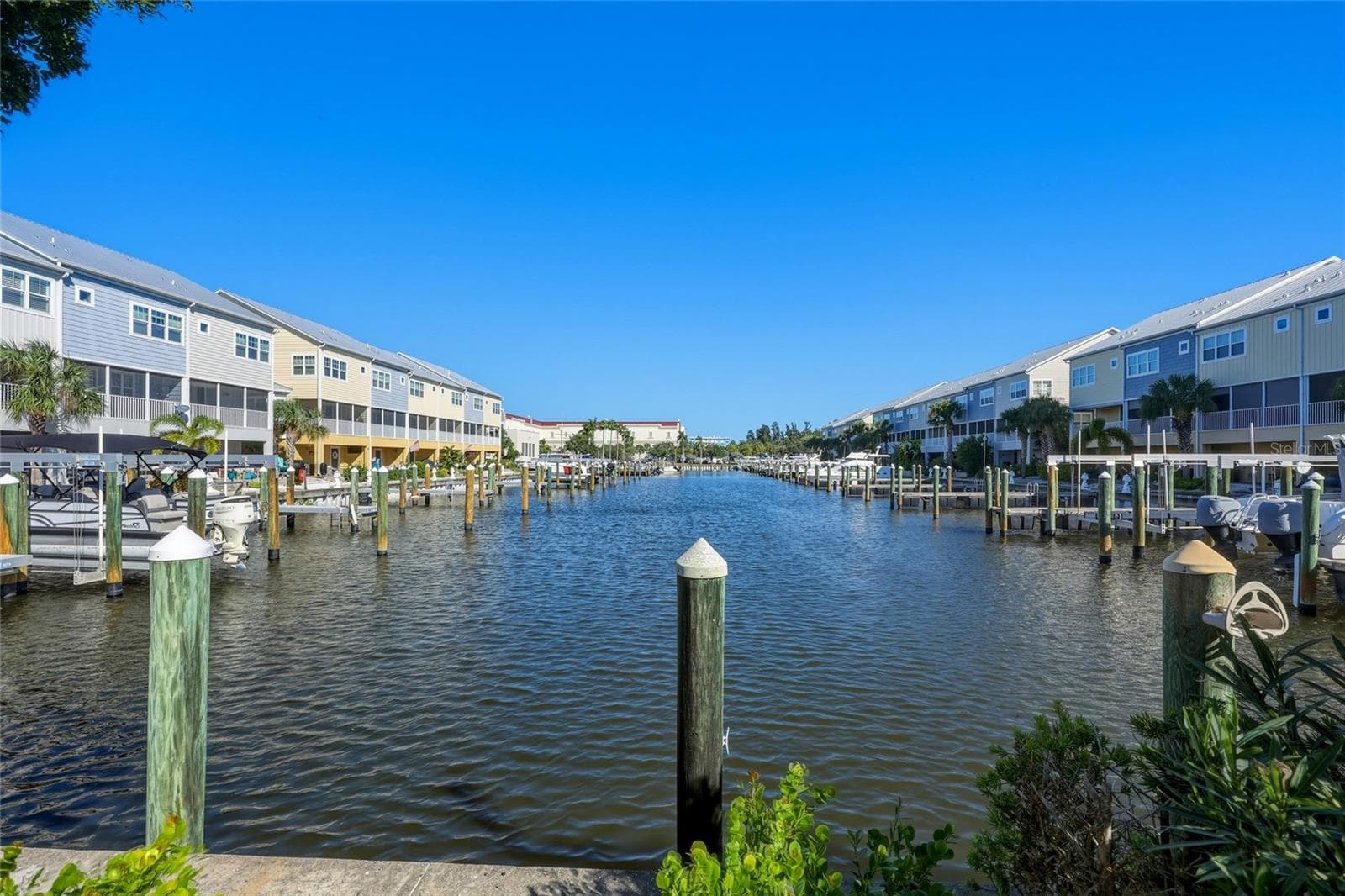 Looking down the canal with direct Gulf access - 6072 MOORINGS DR S, ST PETERSBURG