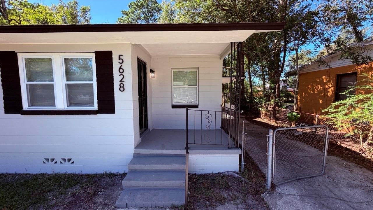 Single Family Residence at 5628 BELAFONTE DR, JACKSONVILLE, photo 8 of 82