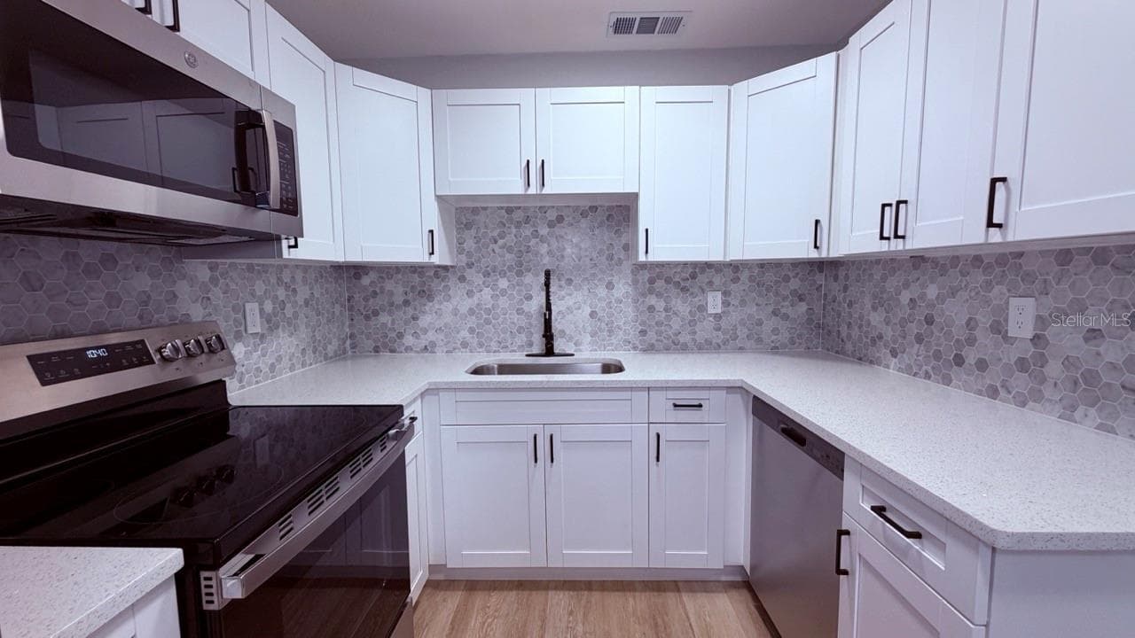 Single Family Residence at 5628 BELAFONTE DR, JACKSONVILLE, photo 34 of 82