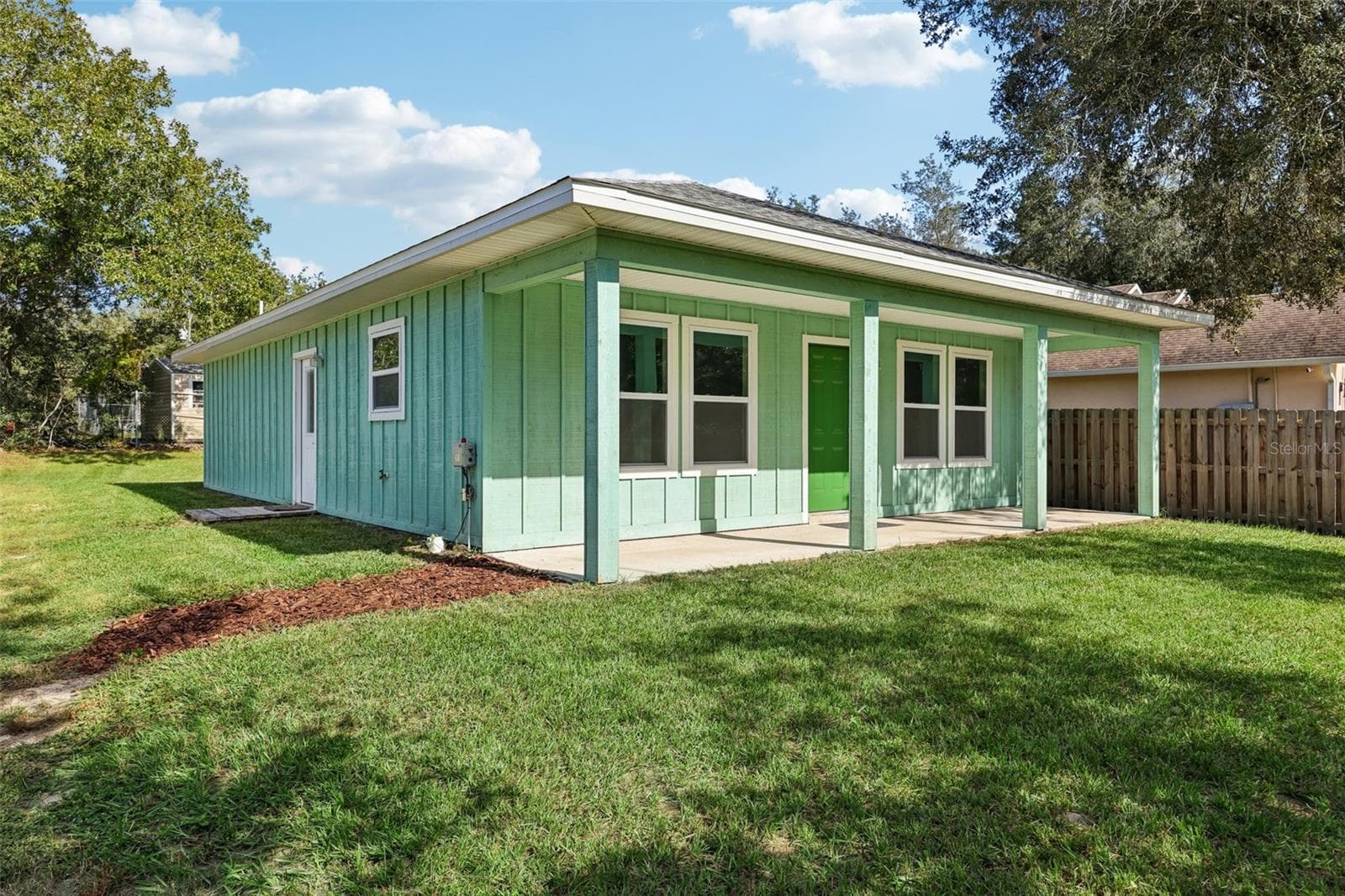 Single Family Residence at 40091 OAKRIDGE DR, LADY LAKE, photo 2 of 30