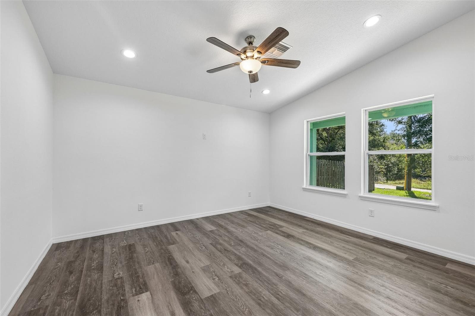 Single Family Residence at 40091 OAKRIDGE DR, LADY LAKE, photo 6 of 30