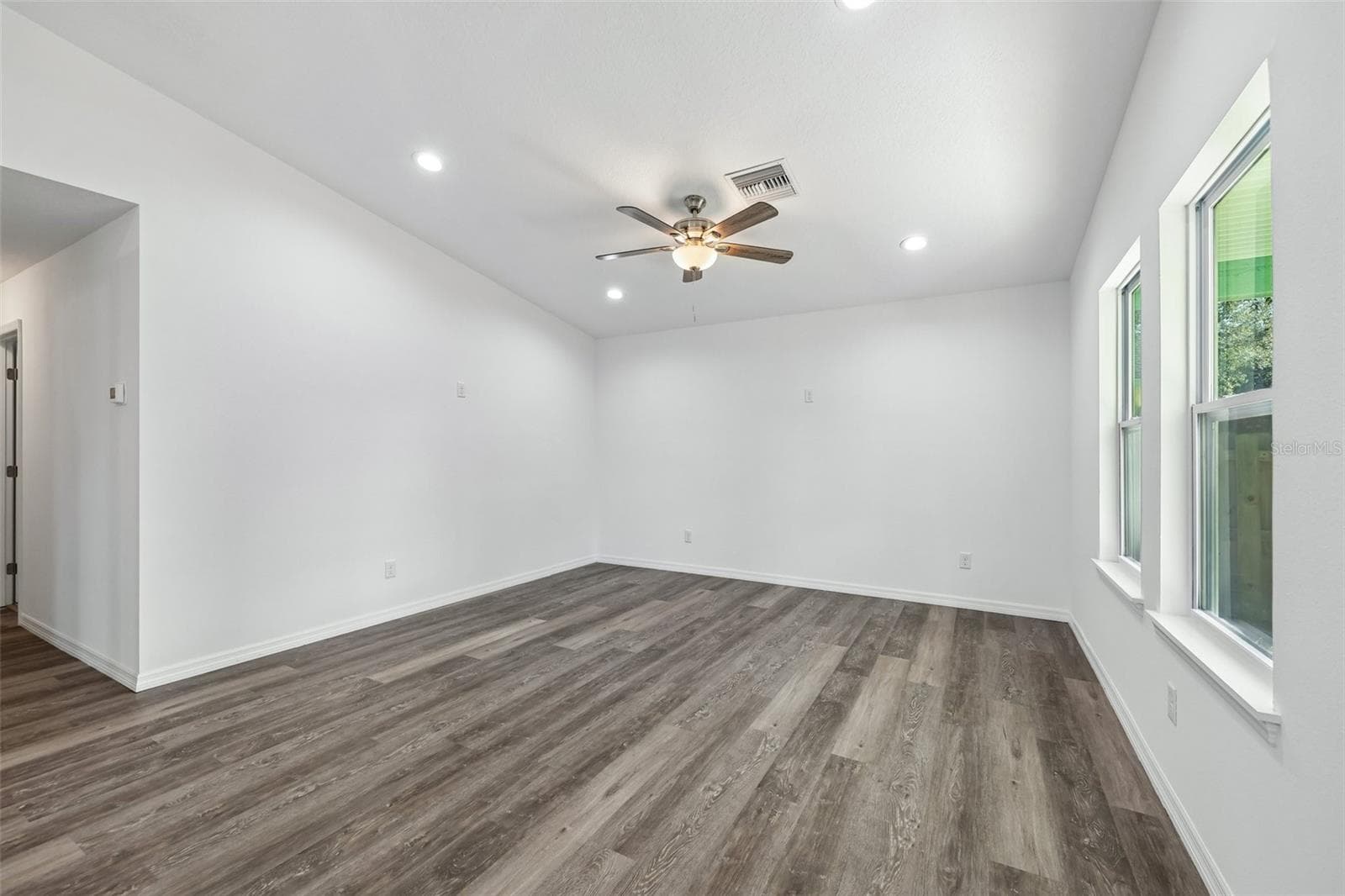 Single Family Residence at 40091 OAKRIDGE DR, LADY LAKE, photo 9 of 30