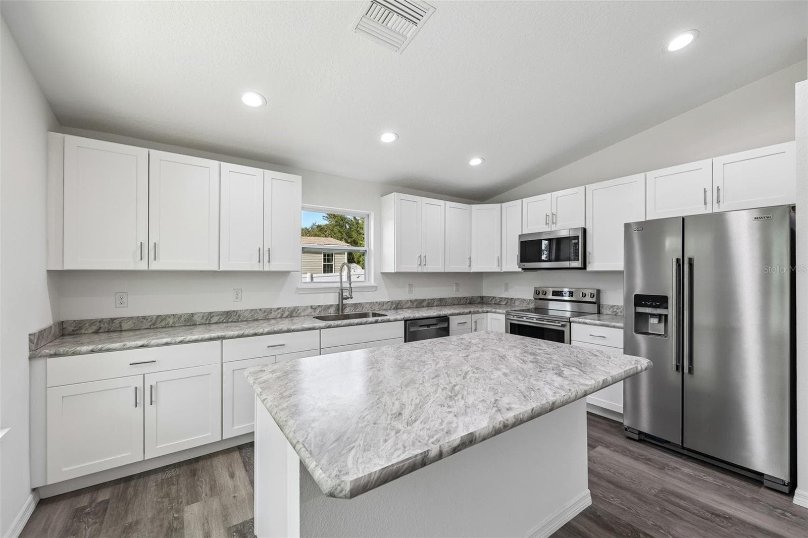Single Family Residence at 40091 OAKRIDGE DR, LADY LAKE, photo 10 of 30