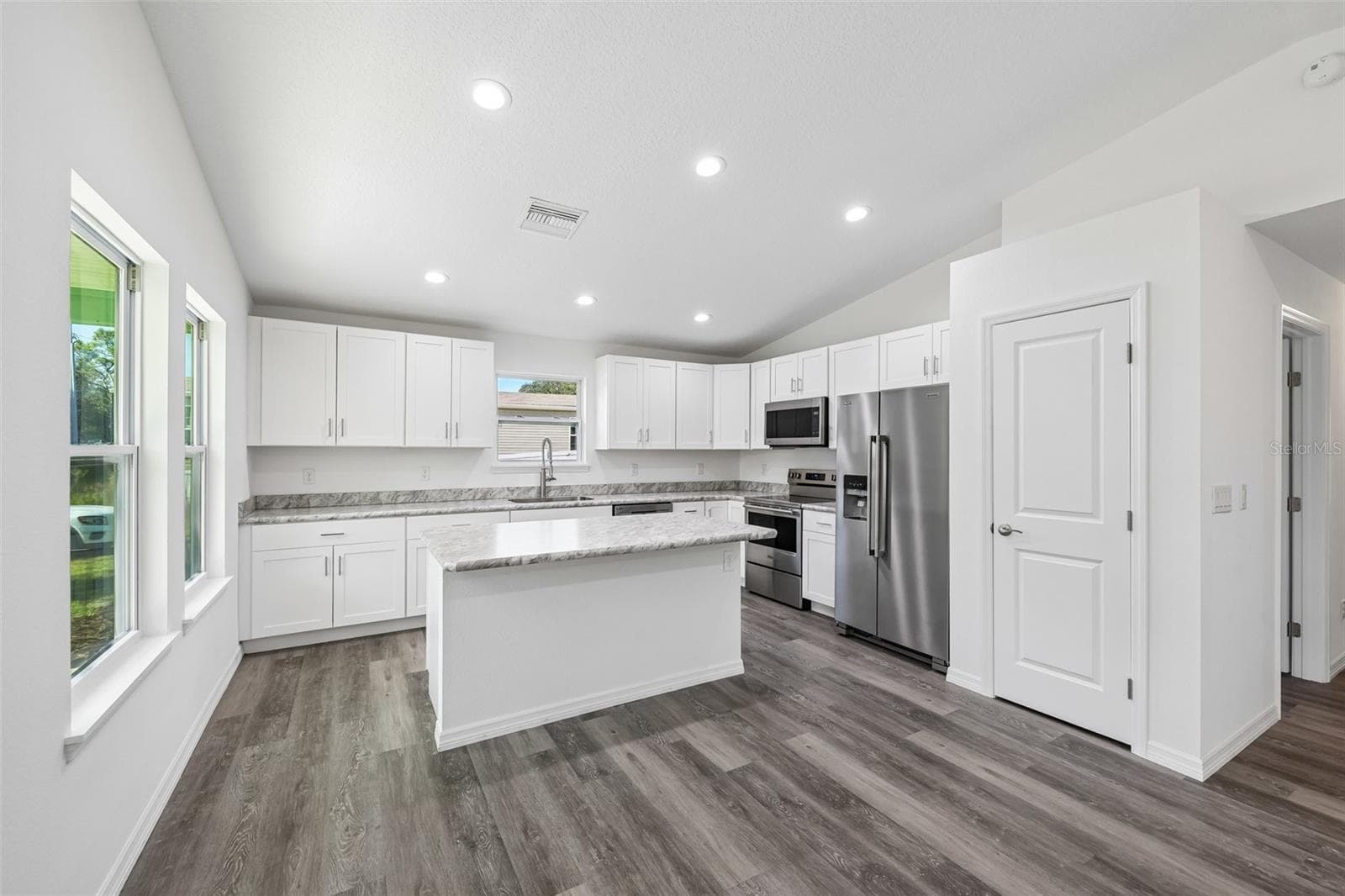 Single Family Residence at 40091 OAKRIDGE DR, LADY LAKE, photo 11 of 30