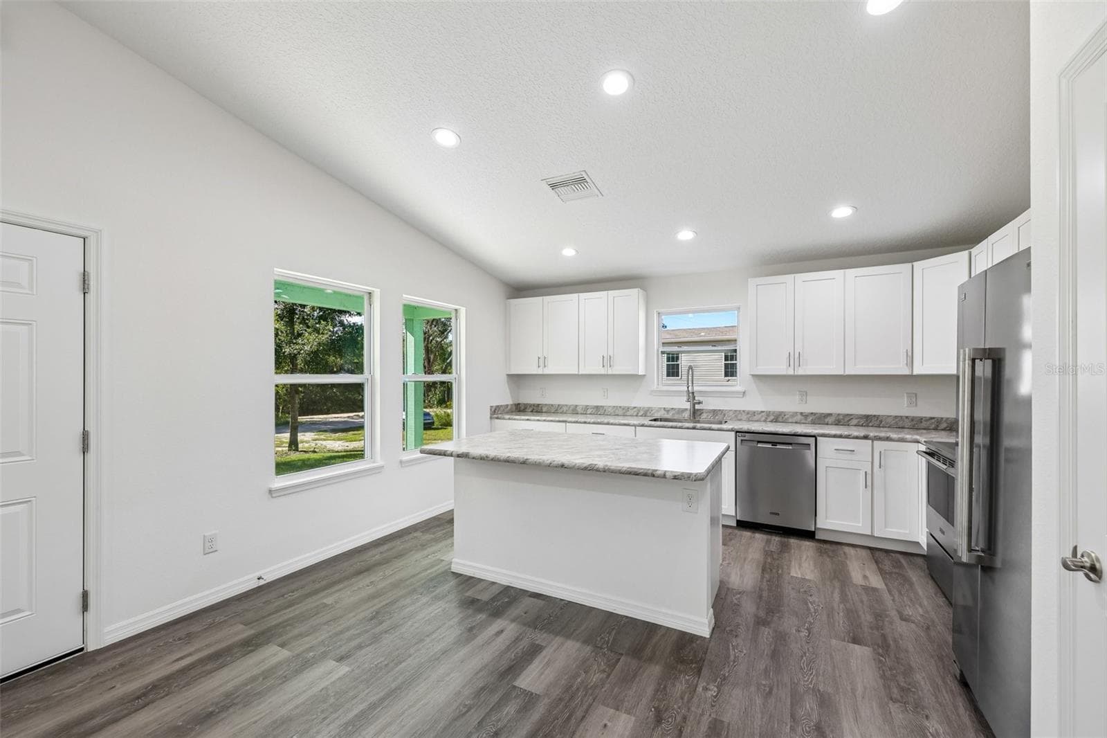Single Family Residence at 40091 OAKRIDGE DR, LADY LAKE, photo 13 of 30