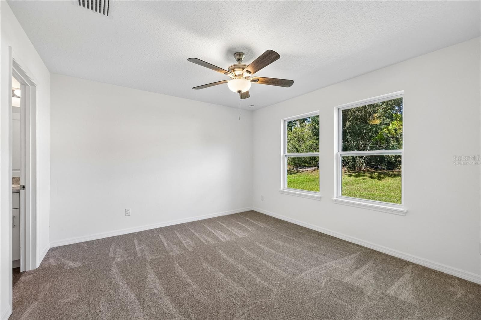 Virtually Staged - 40091 OAKRIDGE DR, LADY LAKE
