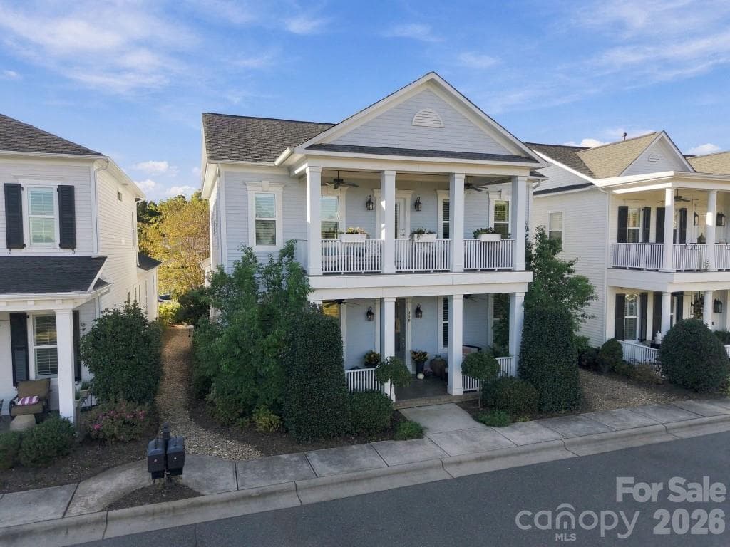 Single Family Residence at 720 Loretto Lane, Fort Mill, photo 2 of 48