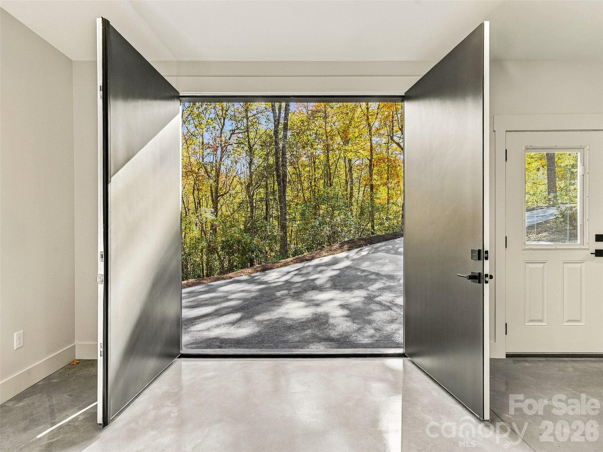Large Open doors- Park your bikes/motorcycles or Side-by-side! - 384 Green Hollow Lane, Brevard