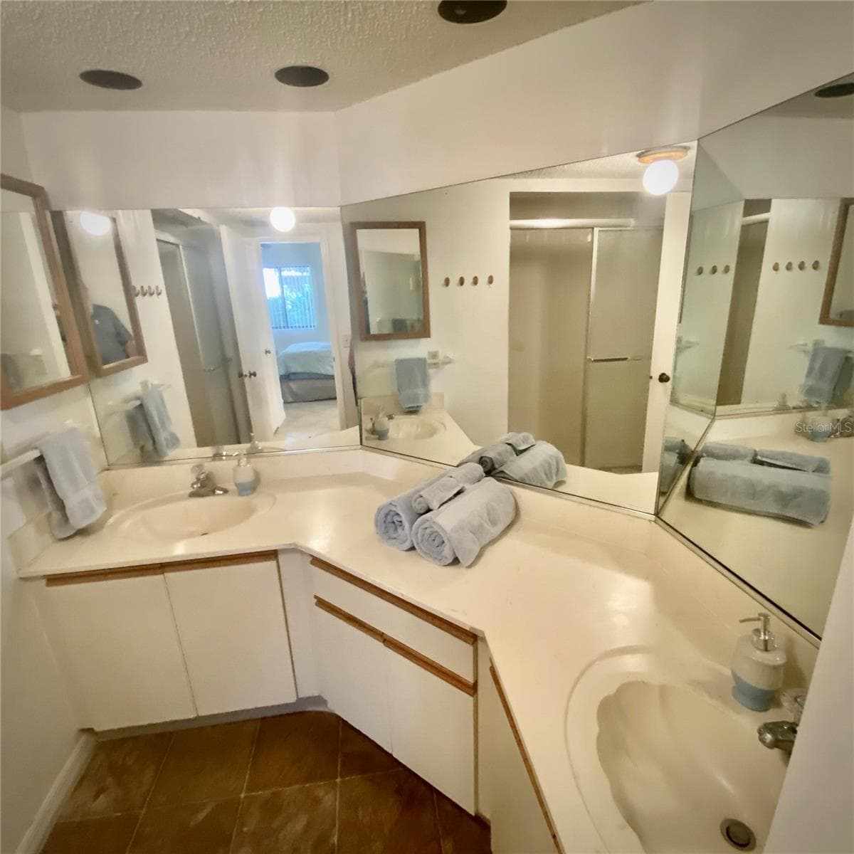 Condominium at 4437 46TH AVE W #4437, BRADENTON, photo 12 of 45