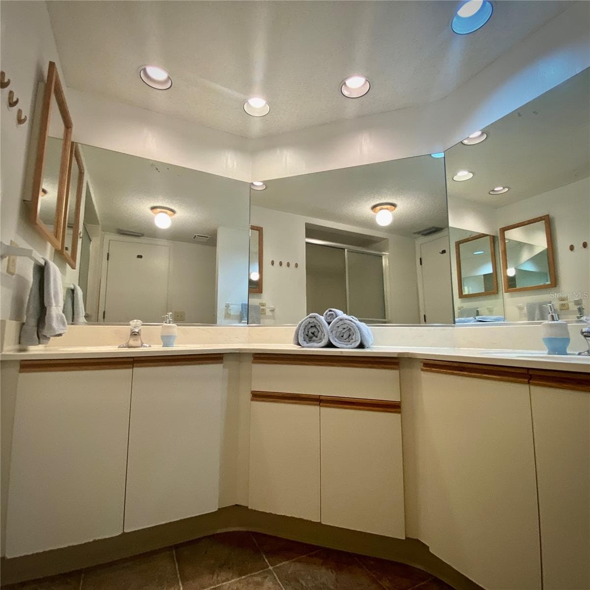 Condominium at 4437 46TH AVE W #4437, BRADENTON, photo 15 of 45
