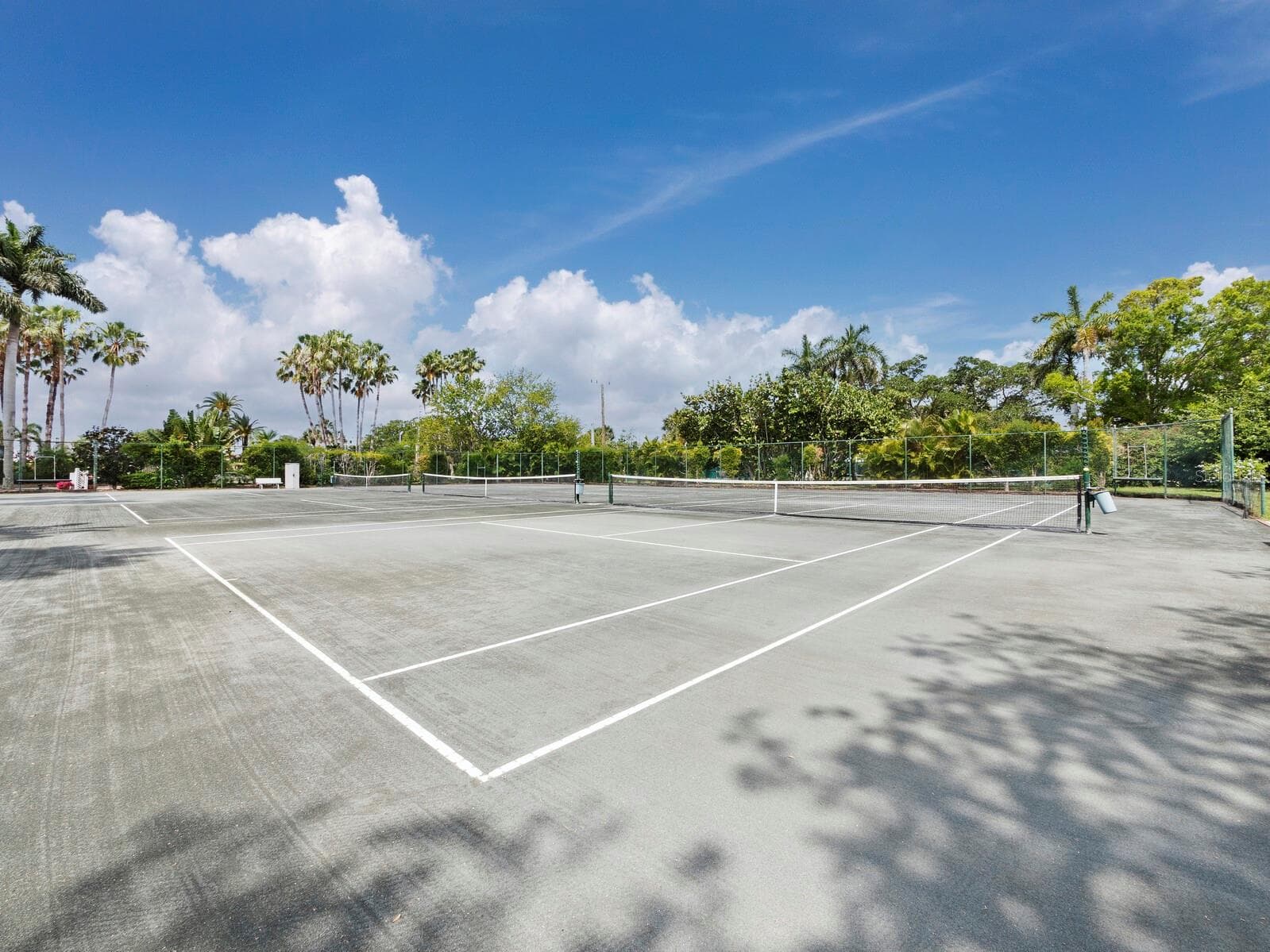 Community courts - 1260 DOLPHIN BAY WAY #301, SARASOTA