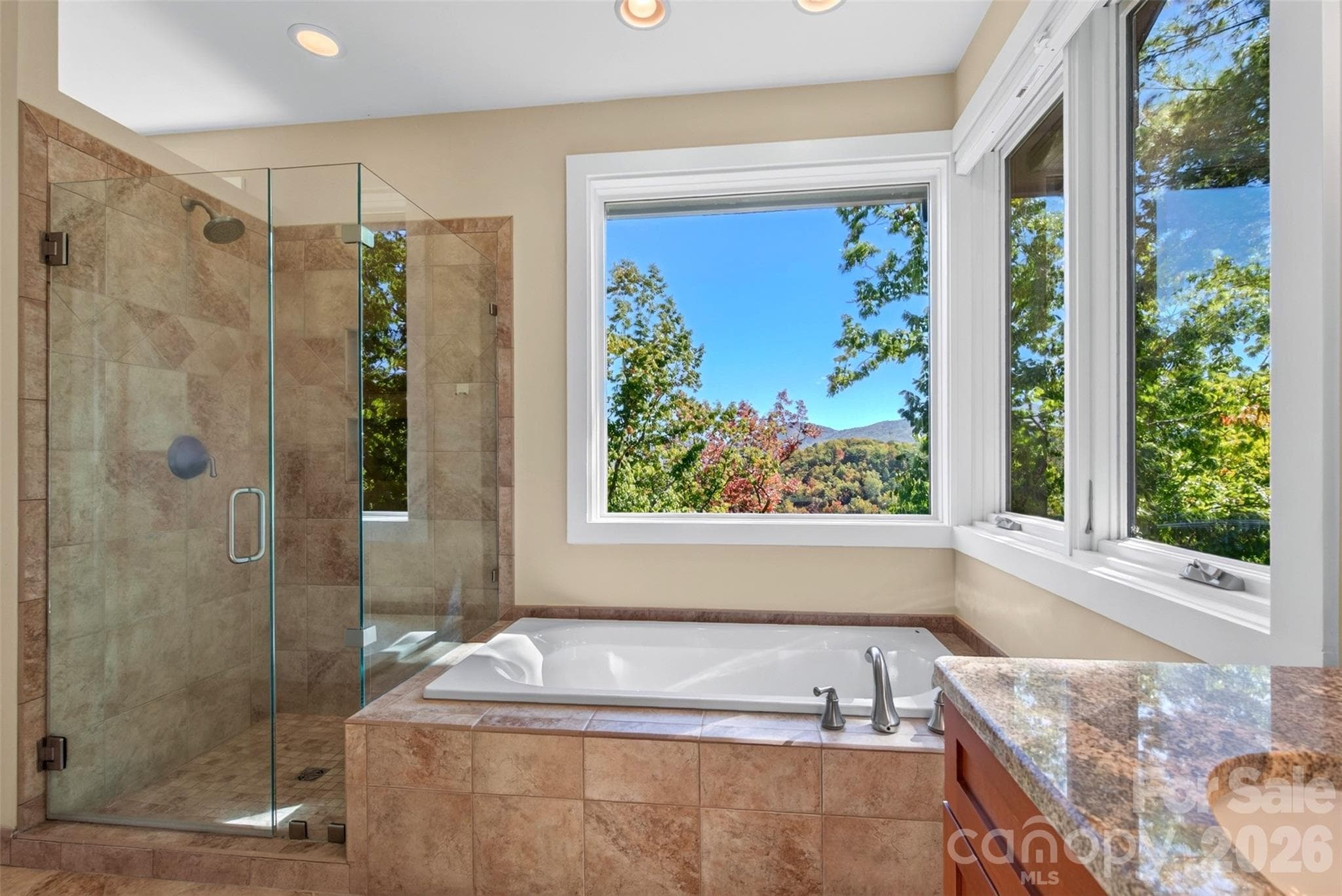 Primary on-suite. - 351 Chapel Road, Black Mountain
