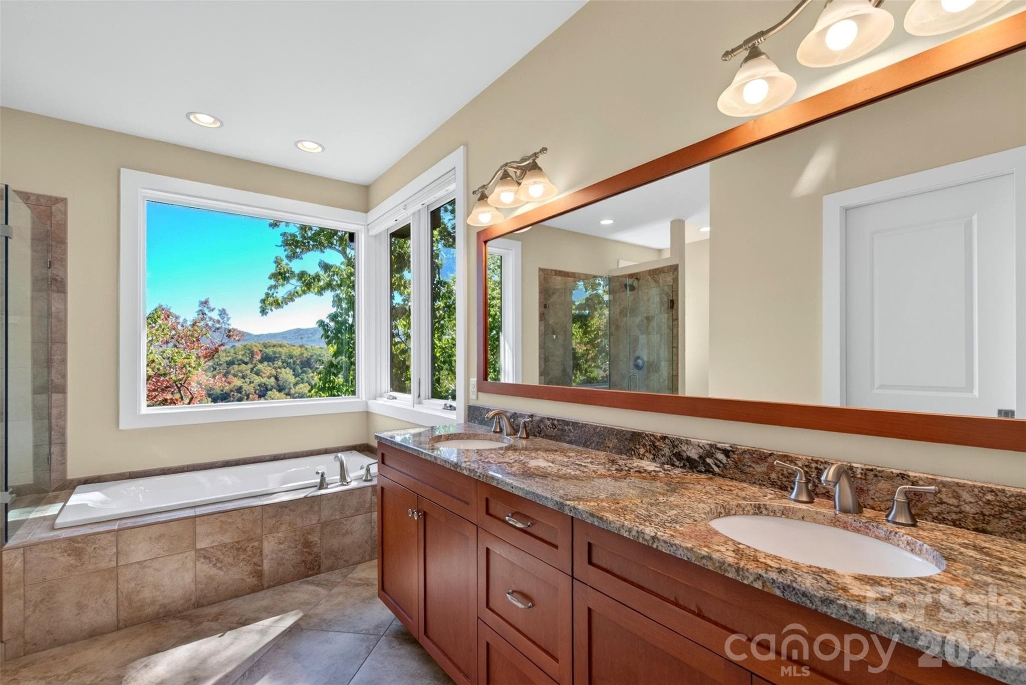 Primary on-suite. - 351 Chapel Road, Black Mountain