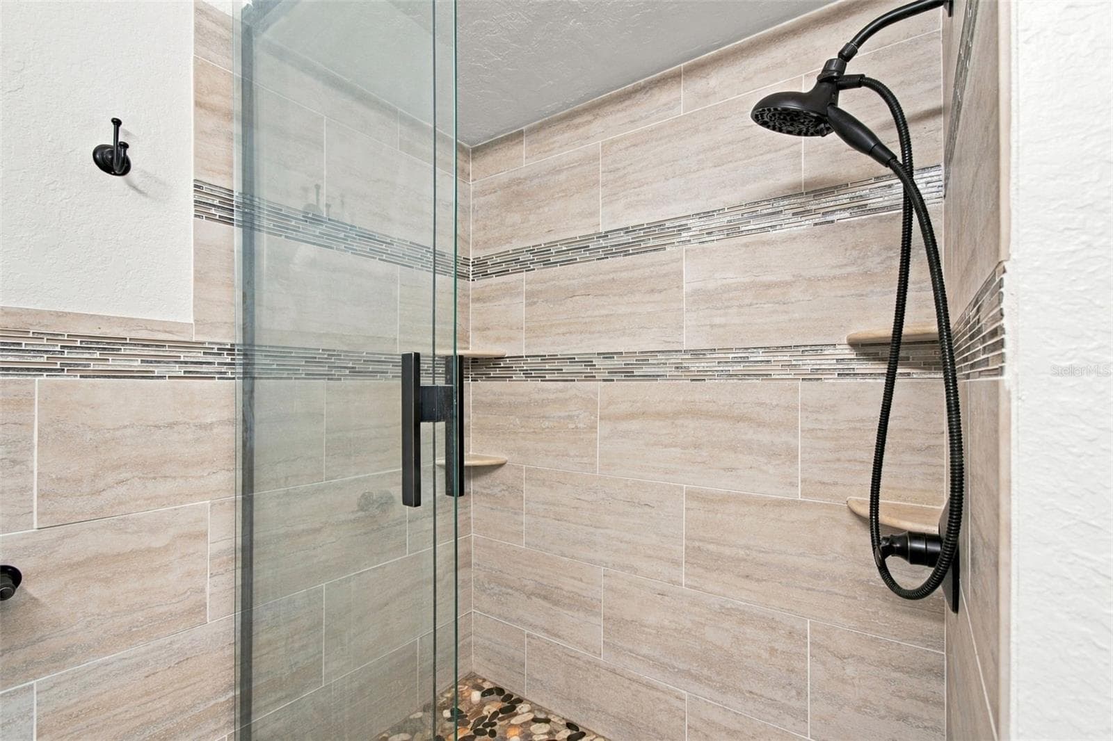Walk in shower - 3445 35TH ST N, ST PETERSBURG