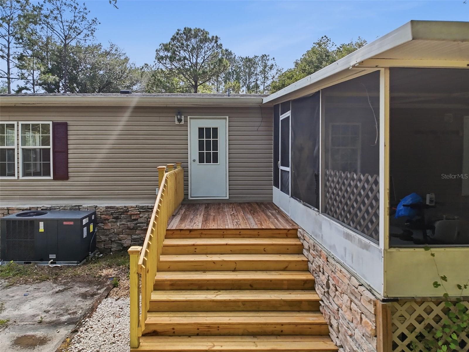 Manufactured Home at 17926 SE 49TH PL, HAWTHORNE, photo 14 of 93