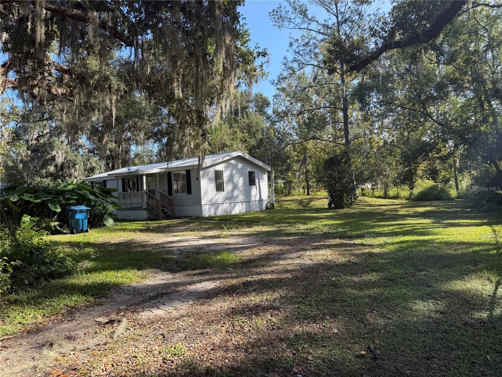 Driveway and Parking Area - 9038 PARRISH AVE, BROOKSVILLE