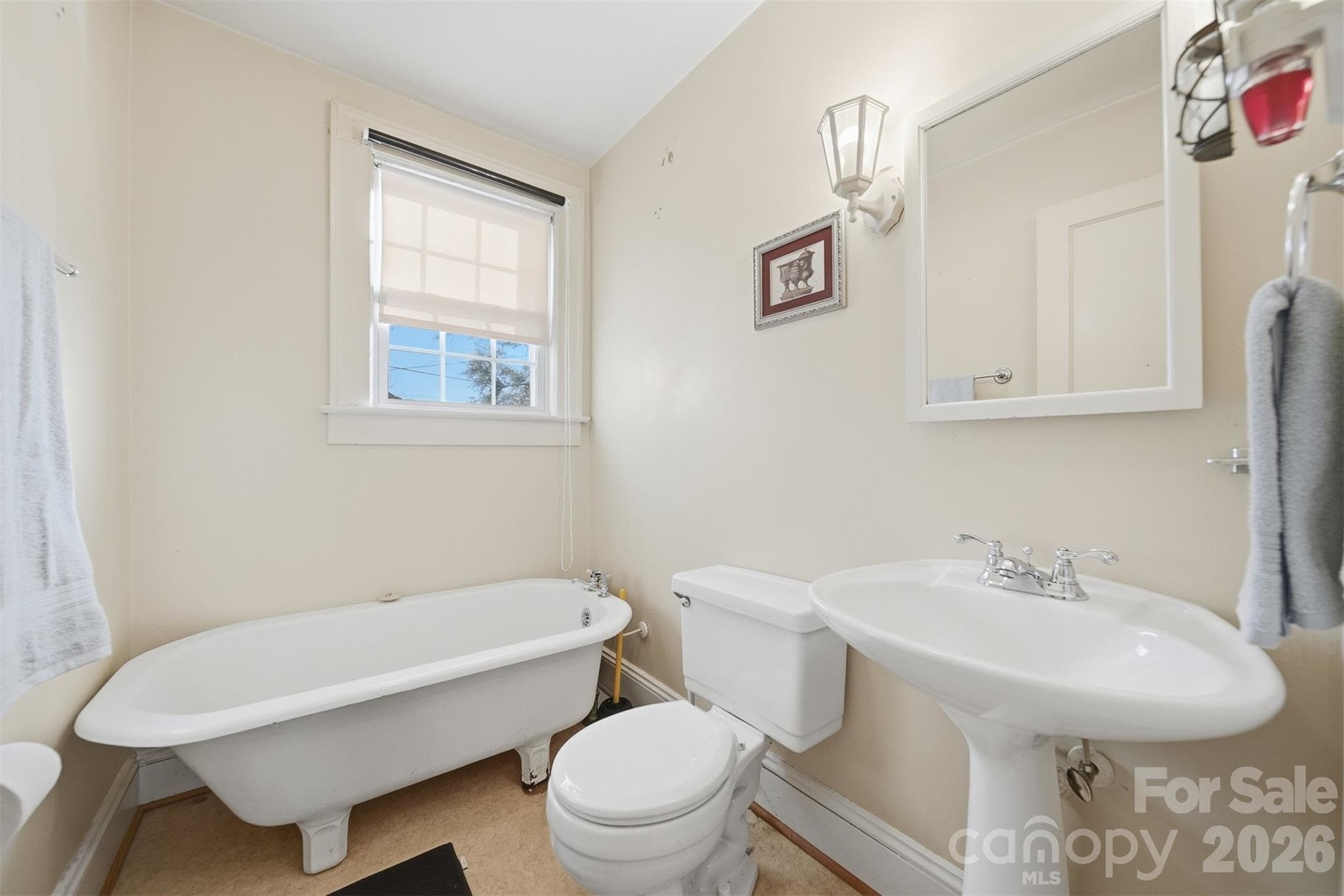 Single Family Residence at 323 4th Street Place SW, Hickory, photo 7 of 20