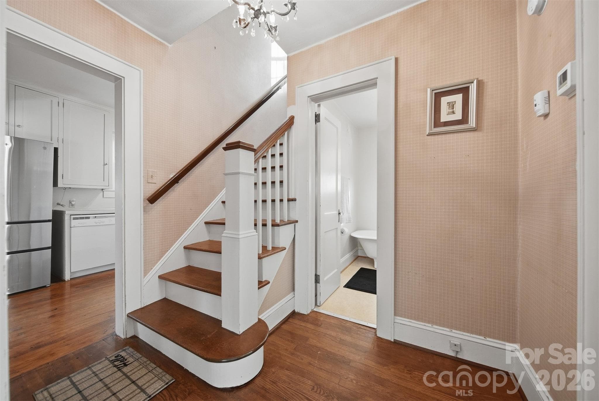 Single Family Residence at 323 4th Street Place SW, Hickory, photo 8 of 20