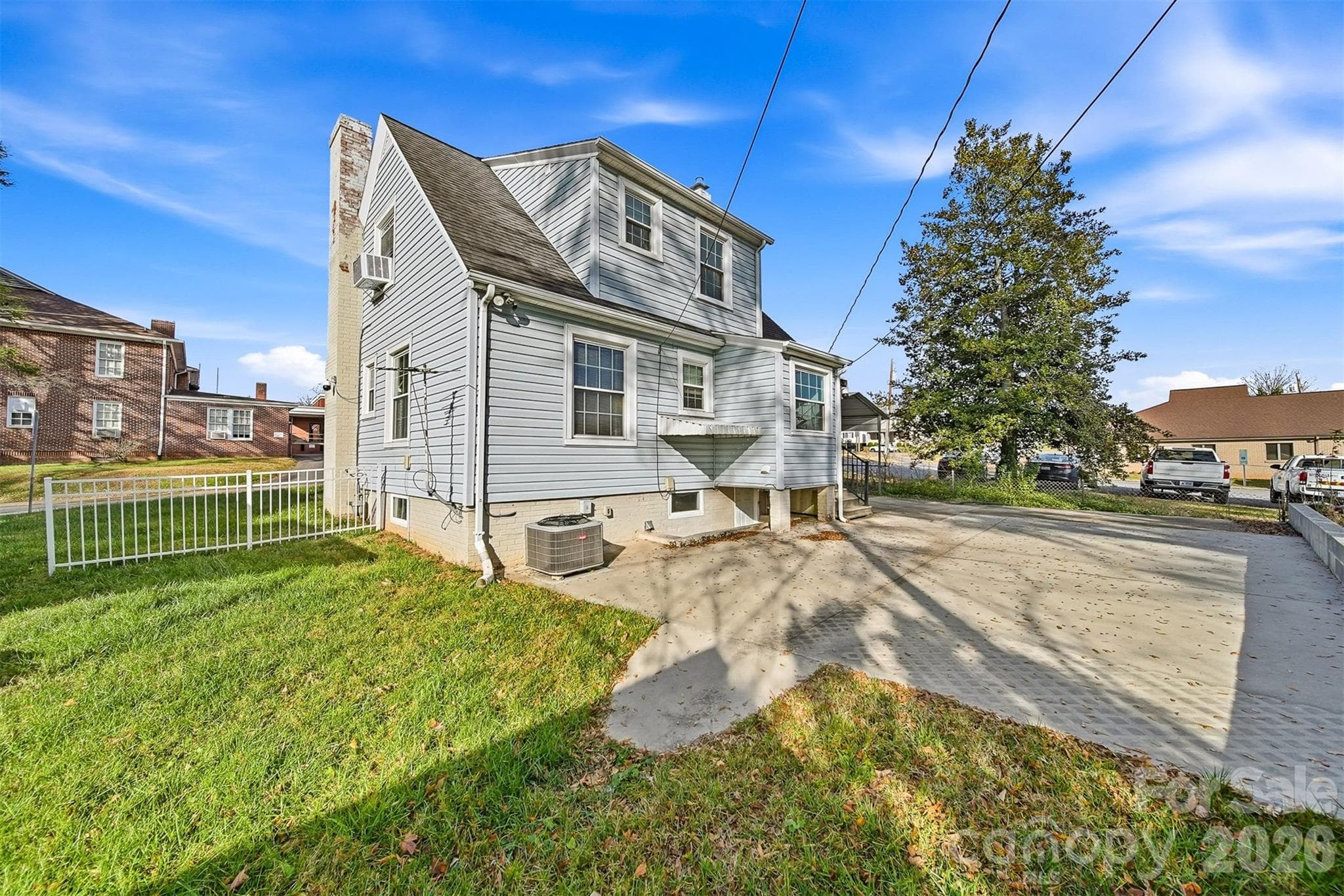 Single Family Residence at 323 4th Street Place SW, Hickory, photo 18 of 20