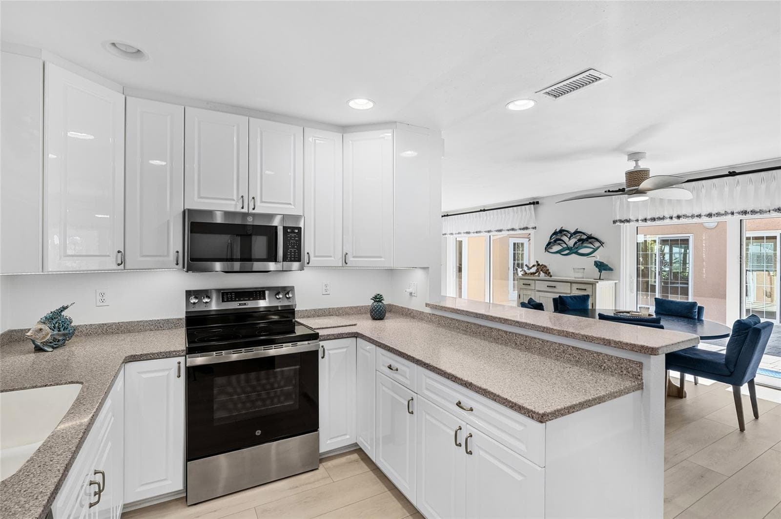 Kitchen Workspace, designed for everyday living and easy entertaining. - 5376 SHADOW LAWN DR, SARASOTA