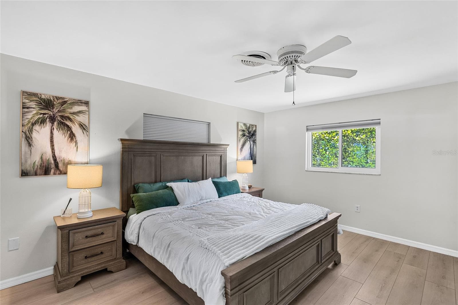 Secondary Bedroom Two, offering comfortable space and flexible furniture placement. - 5376 SHADOW LAWN DR, SARASOTA
