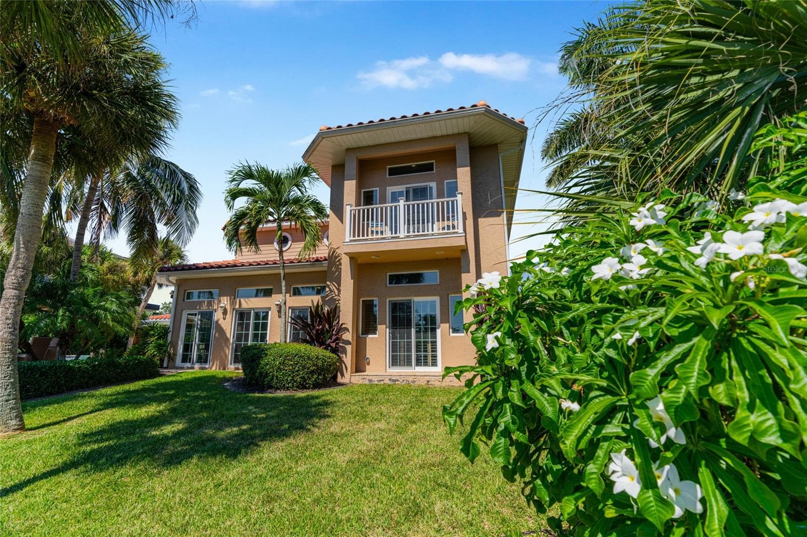 Rear Yard Waterfront, highlighting the connection to the water and Siesta Key lifestyle. - 5376 SHADOW LAWN DR, SARASOTA