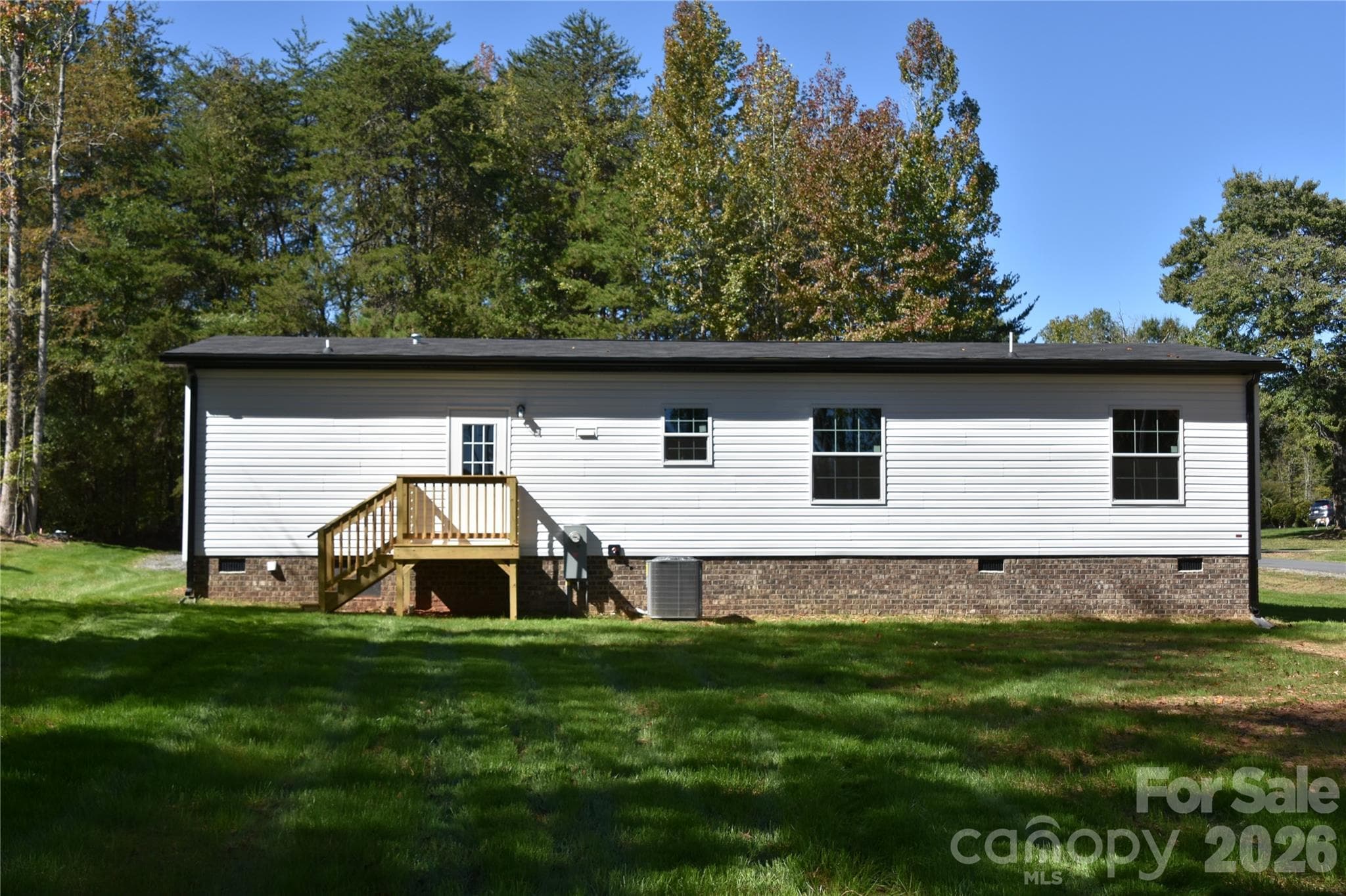 large, level backyard - 105 Cottontail Lane, Statesville