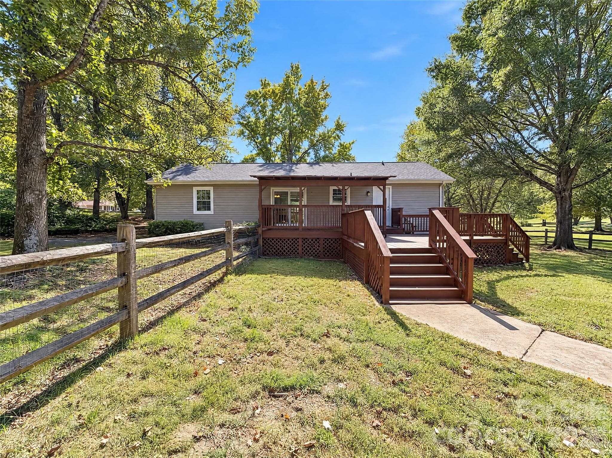 Single Family Residence at 319 Neighbors Drive, Midland, photo 5 of 21
