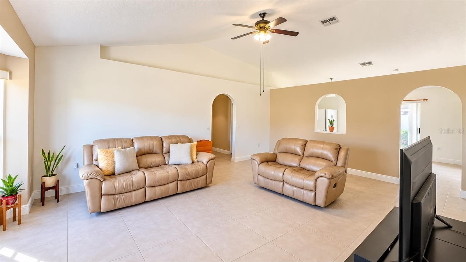 Single Family Residence at 148 DORCHESTER CT, KISSIMMEE, photo 3 of 26