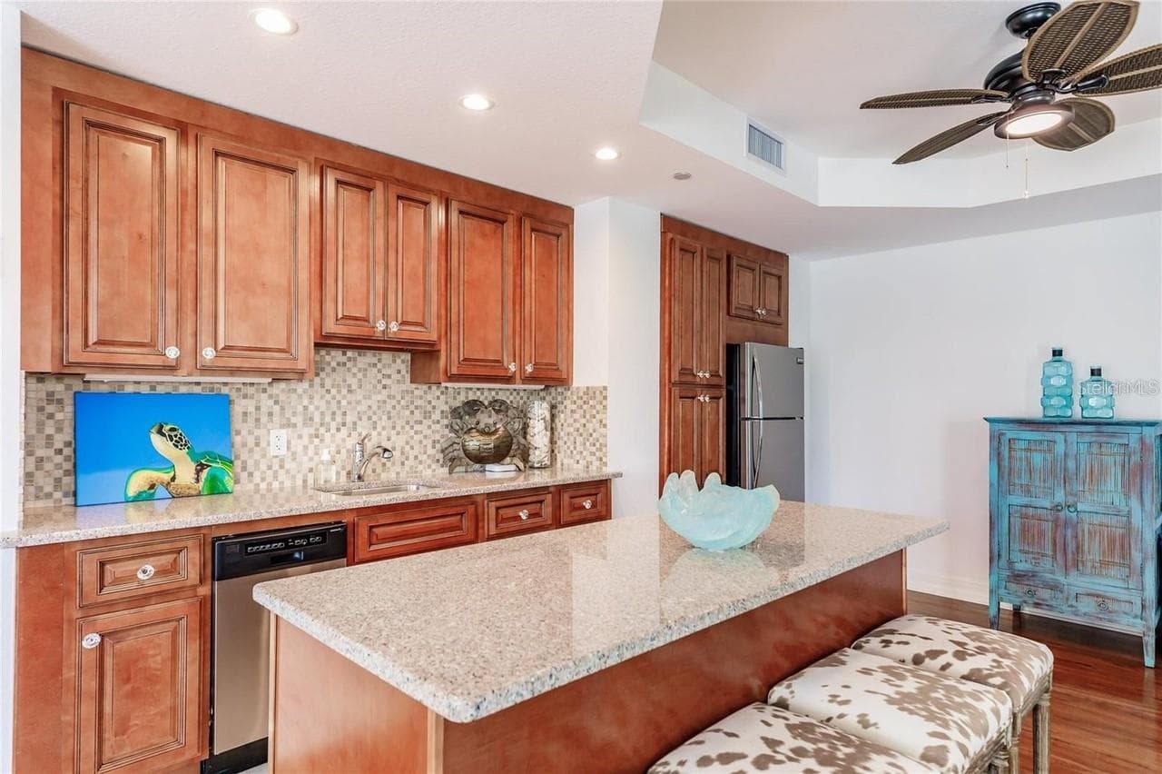 Condominium at 304 CALLE MIRAMAR #304S, SARASOTA, photo 18 of 36