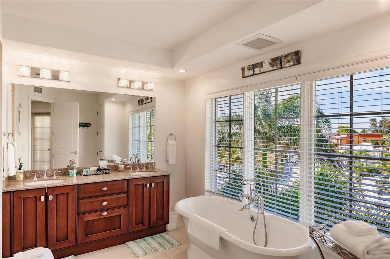 Condominium at 304 CALLE MIRAMAR #304S, SARASOTA, photo 22 of 36