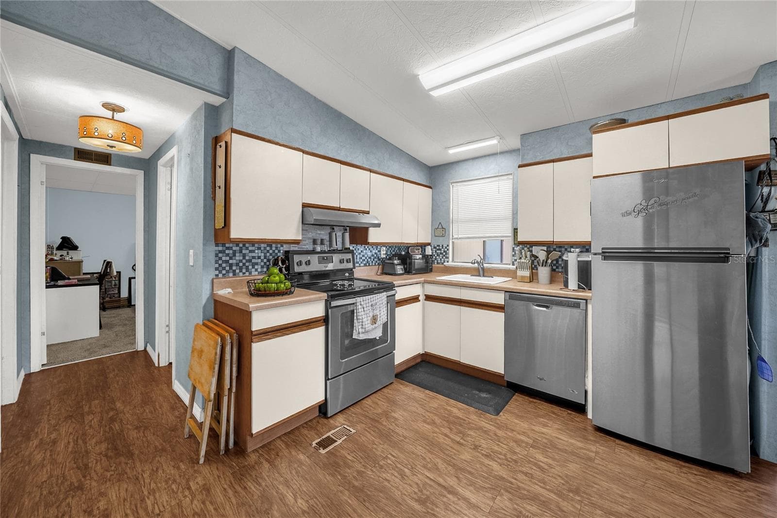 Manufactured Home at 34405 COUNTRYSIDE DR, WESLEY CHAPEL, photo 11 of 39