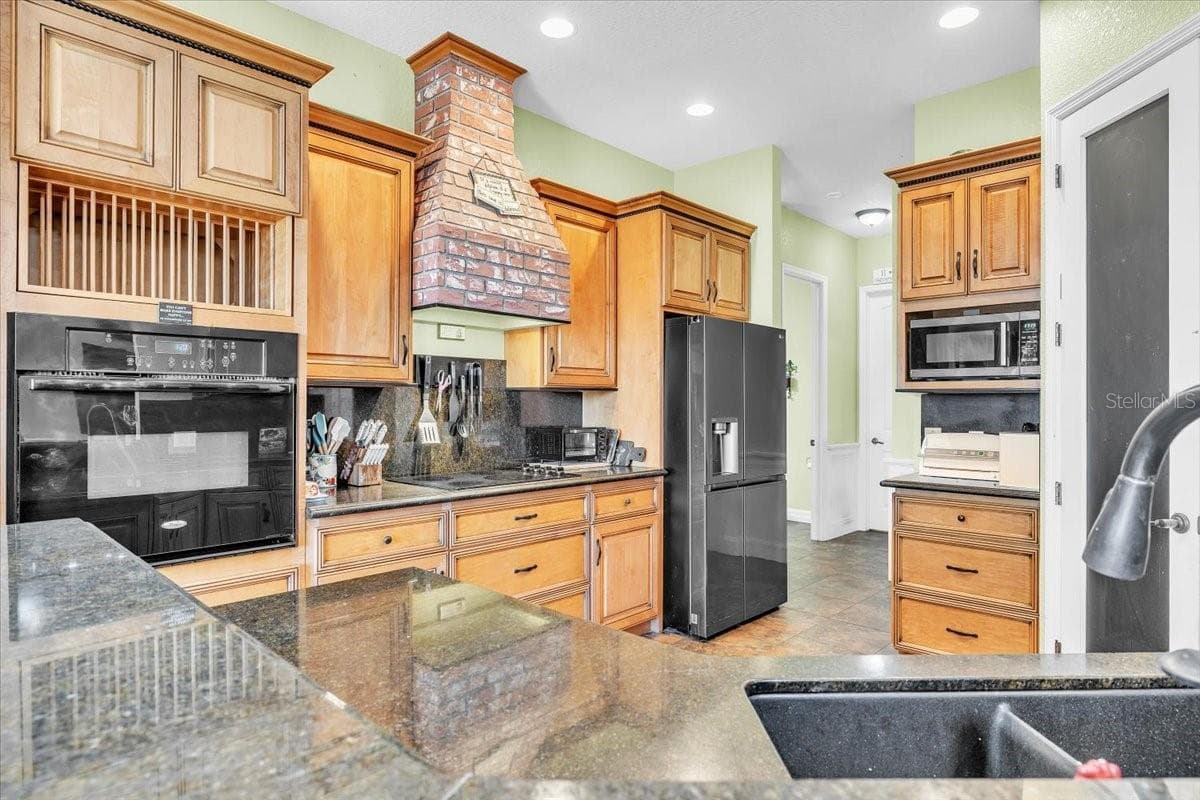 Single Family Residence at 18150 BENDING WILLOW CT, PUNTA GORDA, photo 18 of 48