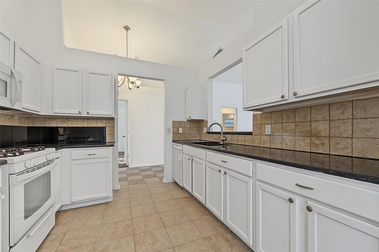 Single Family Residence at 29947 MORNINGMIST DR, WESLEY CHAPEL, photo 11 of 42