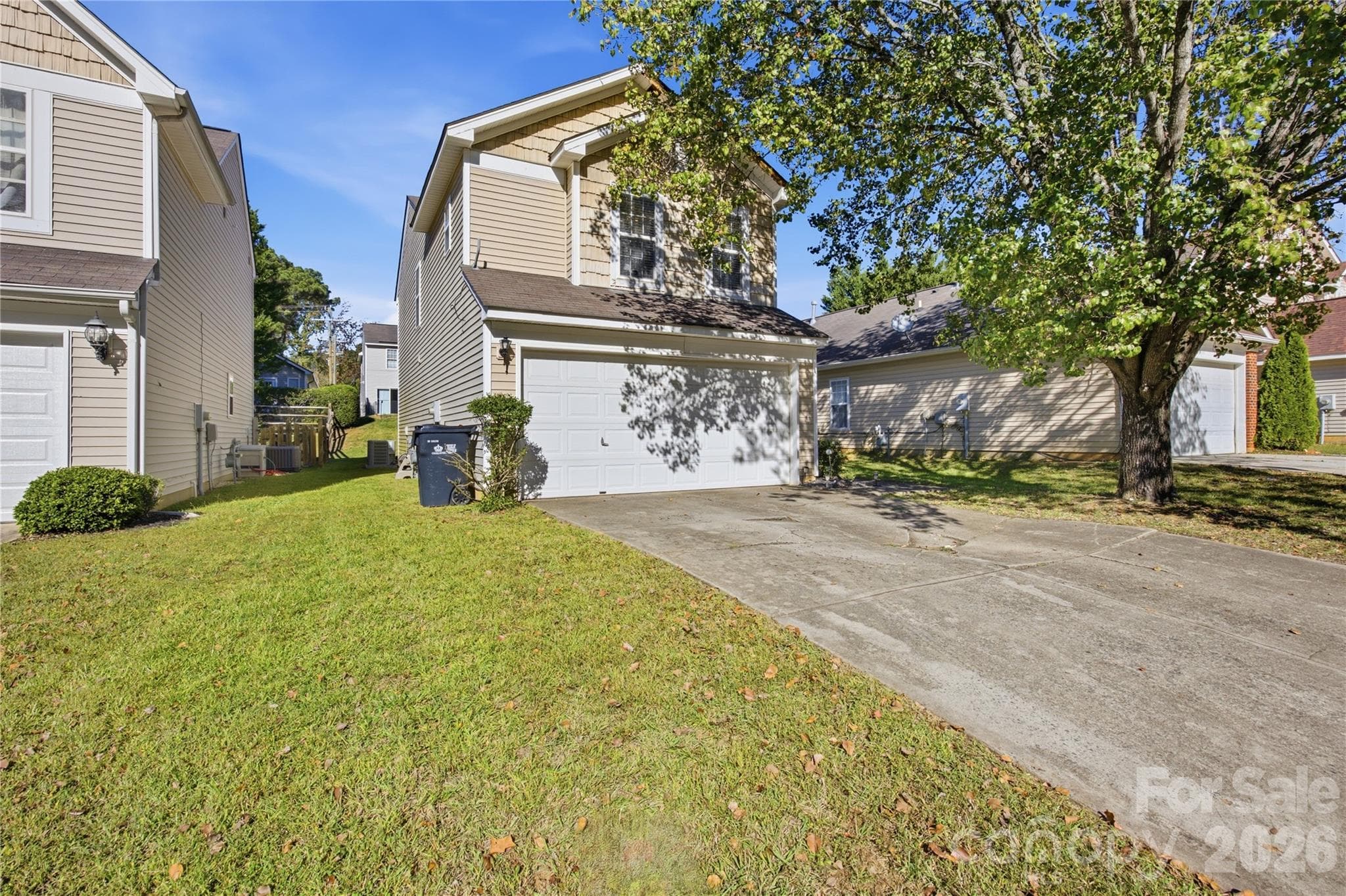 Single Family Residence at 8335 Wallace Glen Drive, Charlotte, photo 4 of 33