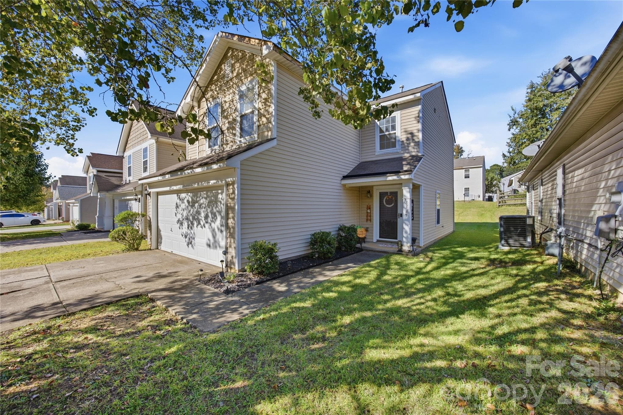 Single Family Residence at 8335 Wallace Glen Drive, Charlotte, photo 5 of 33