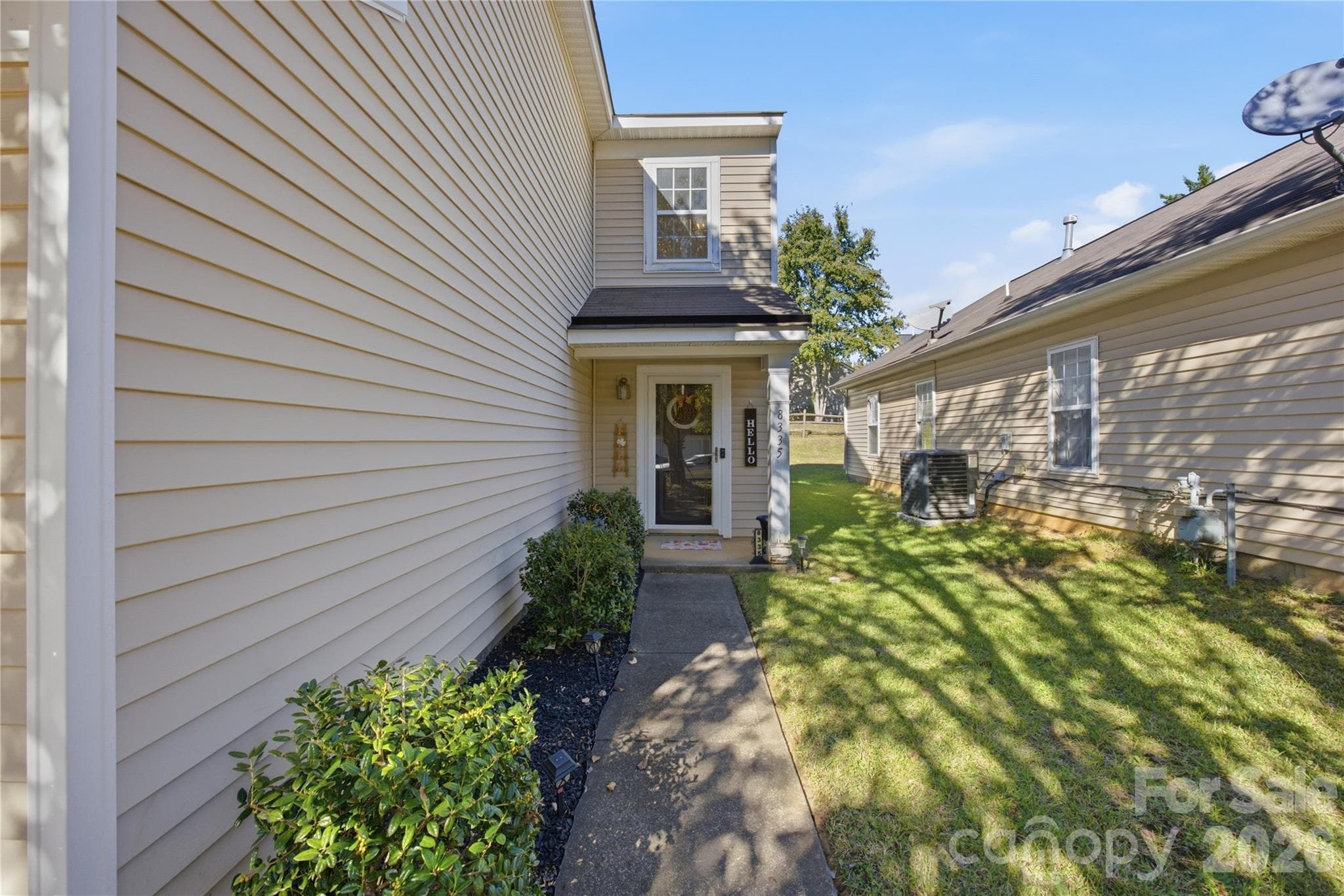 Single Family Residence at 8335 Wallace Glen Drive, Charlotte, photo 6 of 33