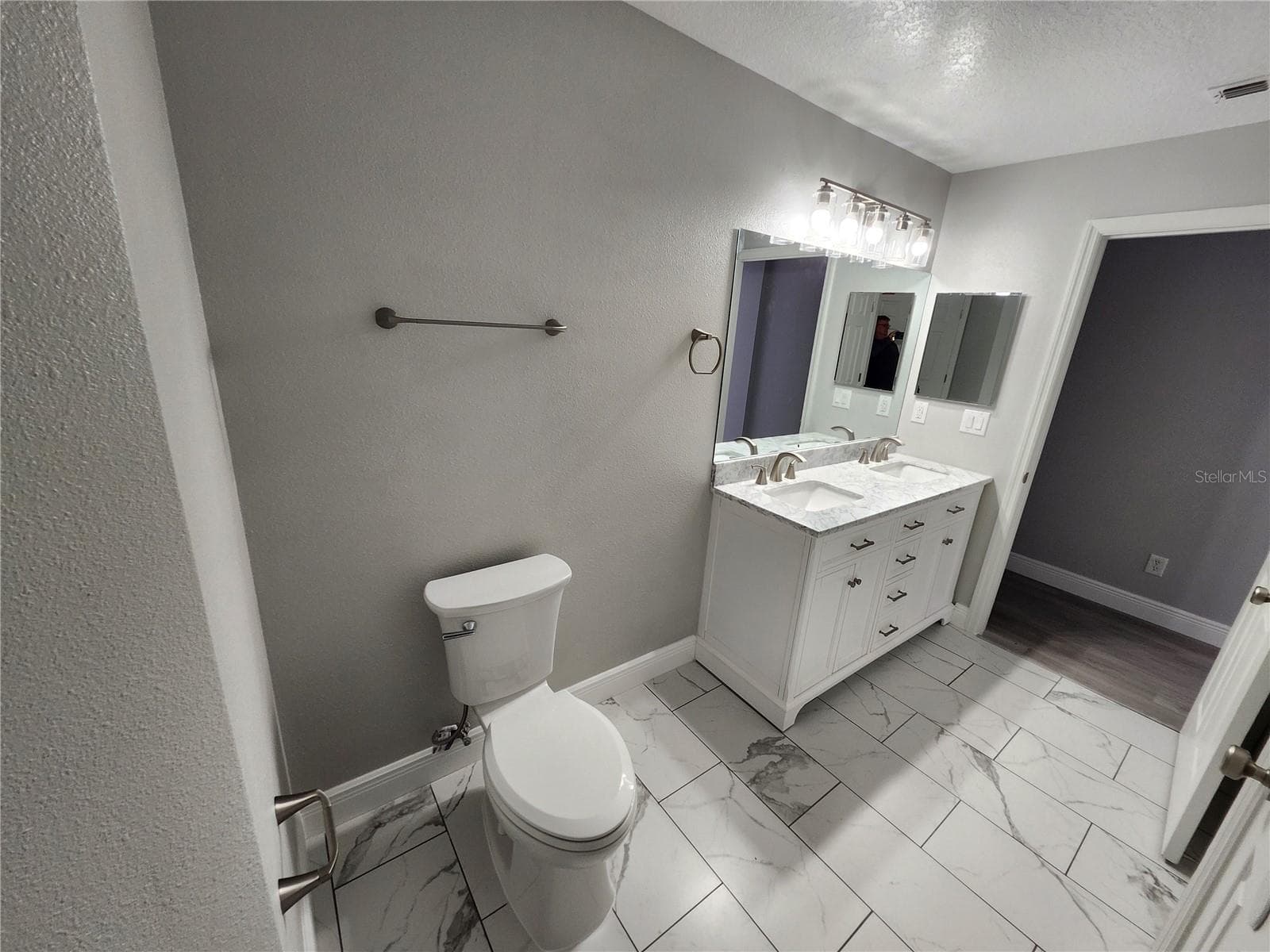 Jack-N-Jill Bathroom - 3069 TOBAGO AVE, CLERMONT