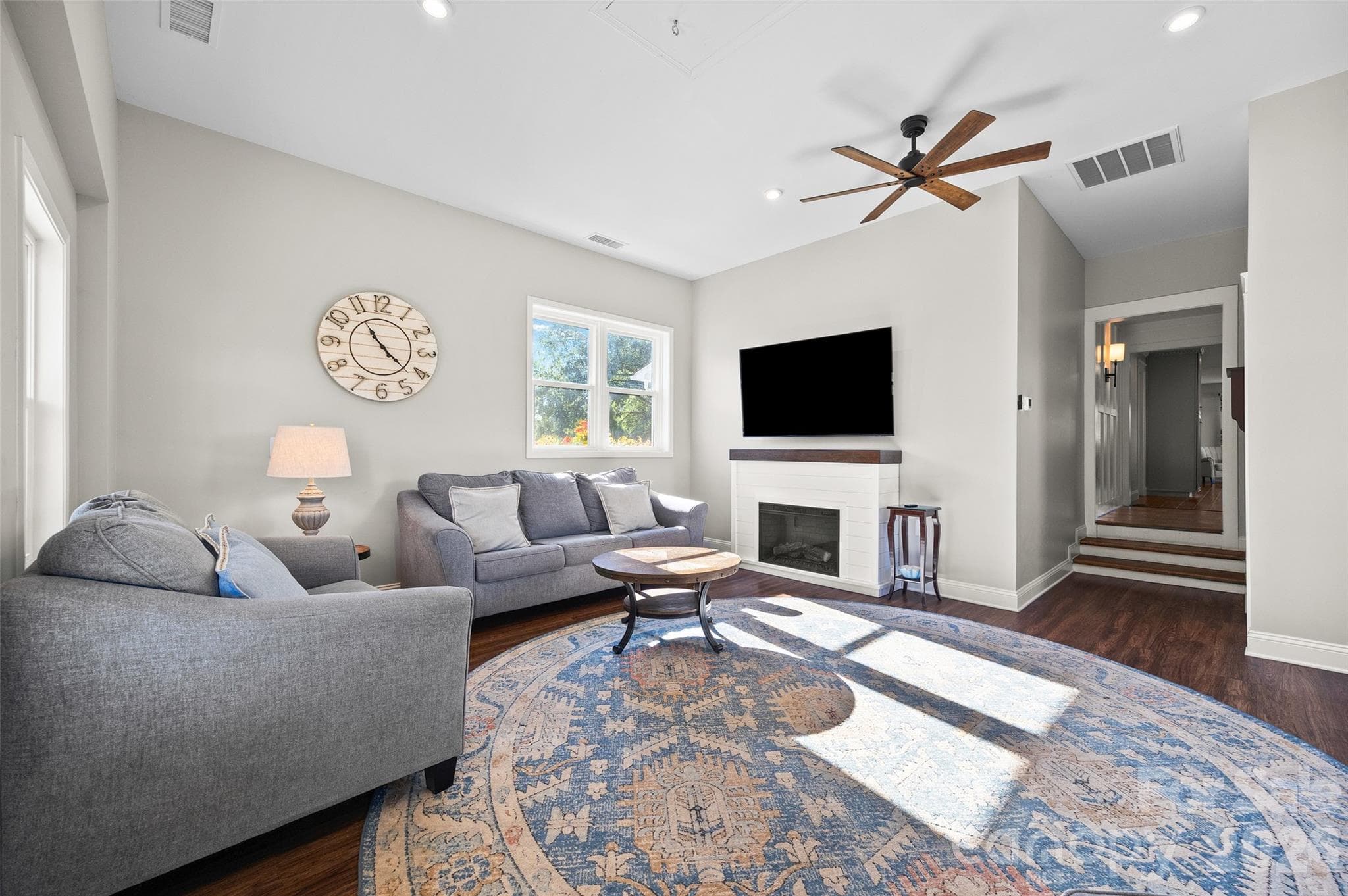 Living room - 3076 Crestview Lane, Lancaster