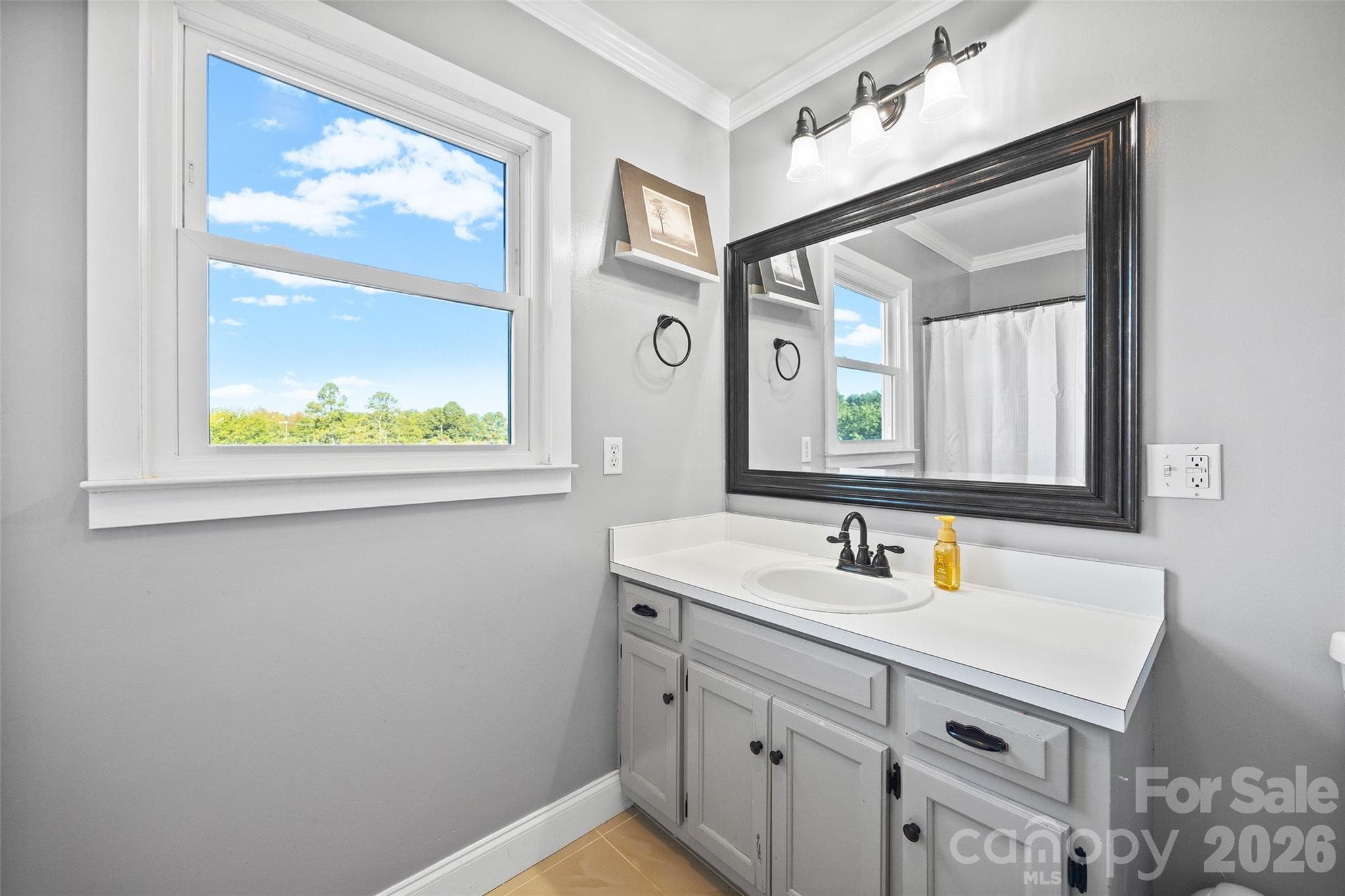 2nd floor full bathroom - 3076 Crestview Lane, Lancaster