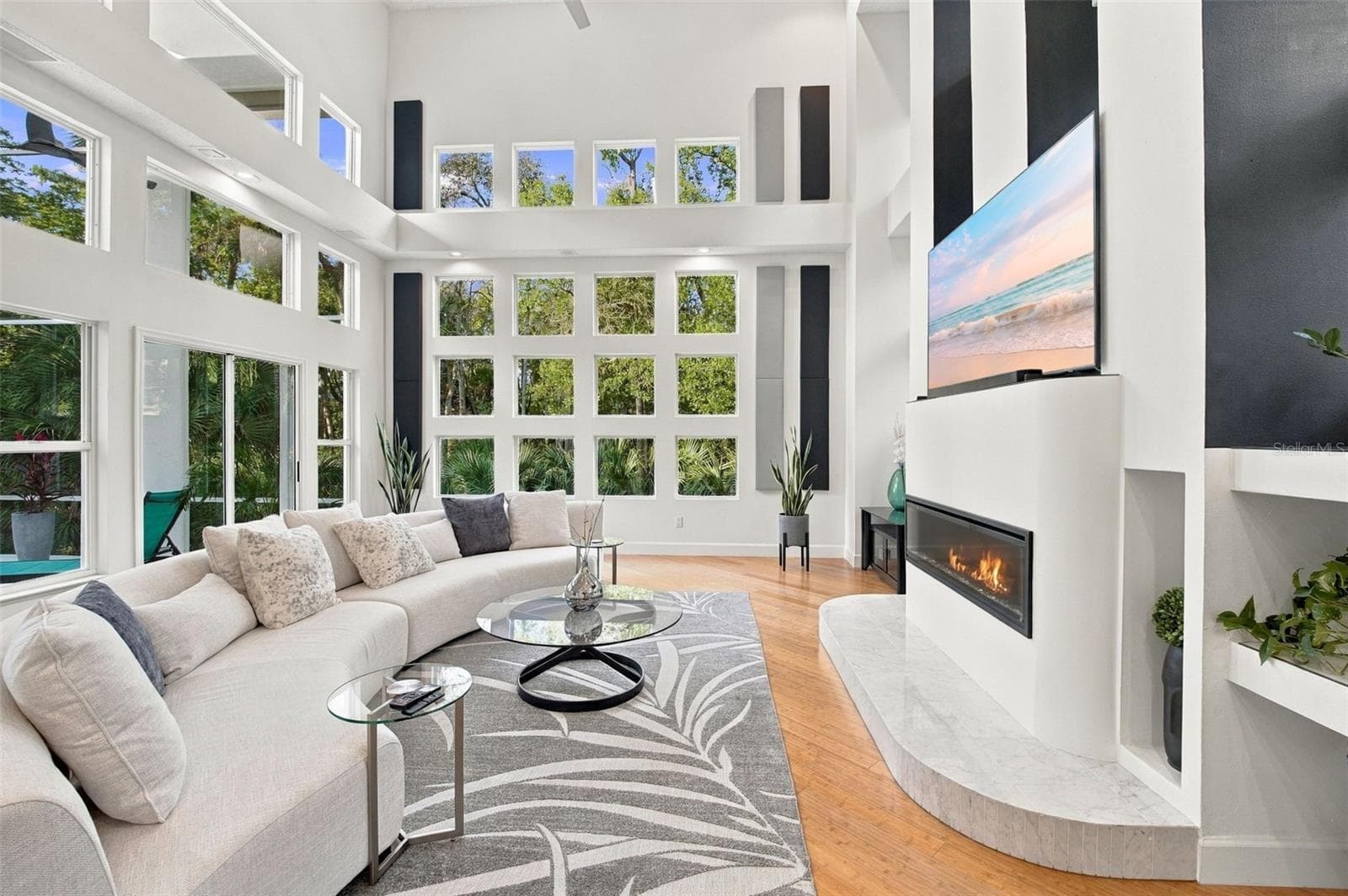 FAMILY ROOM | A space that is that is anything but ordinary. - 2586 E SPRUCE CREEK BLVD, PORT ORANGE