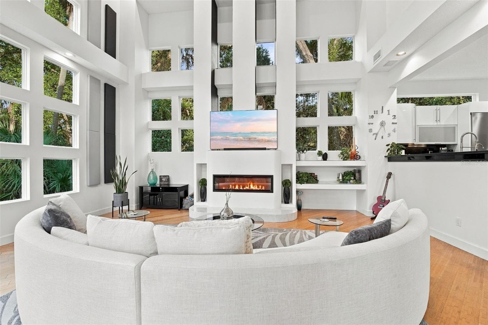 FAMILY ROOM | expansive glass, and a sophisticated interplay of indoor and outdoor spaces - 2586 E SPRUCE CREEK BLVD, PORT ORANGE