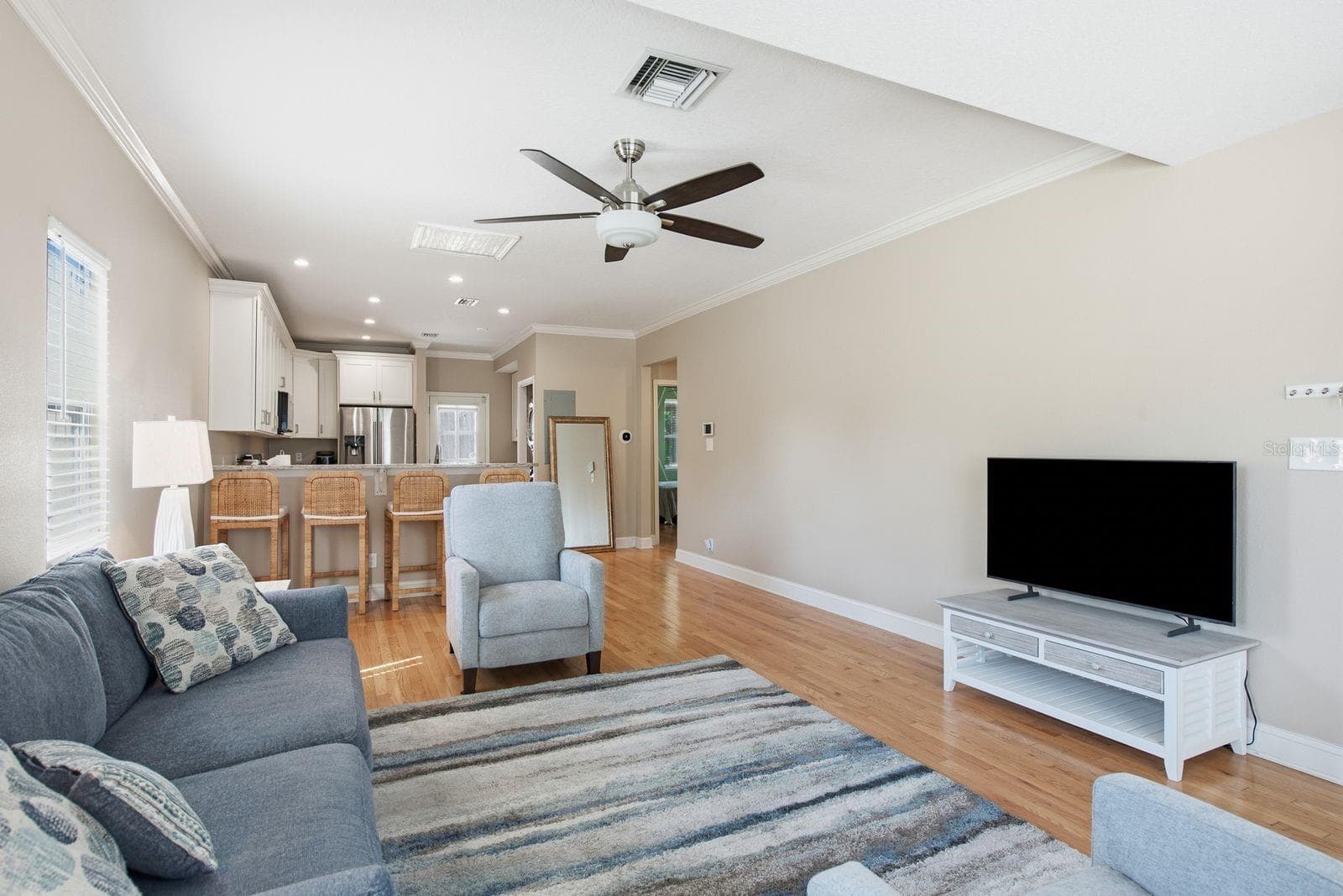 Livingroom - 420 40TH ST N, ST PETERSBURG